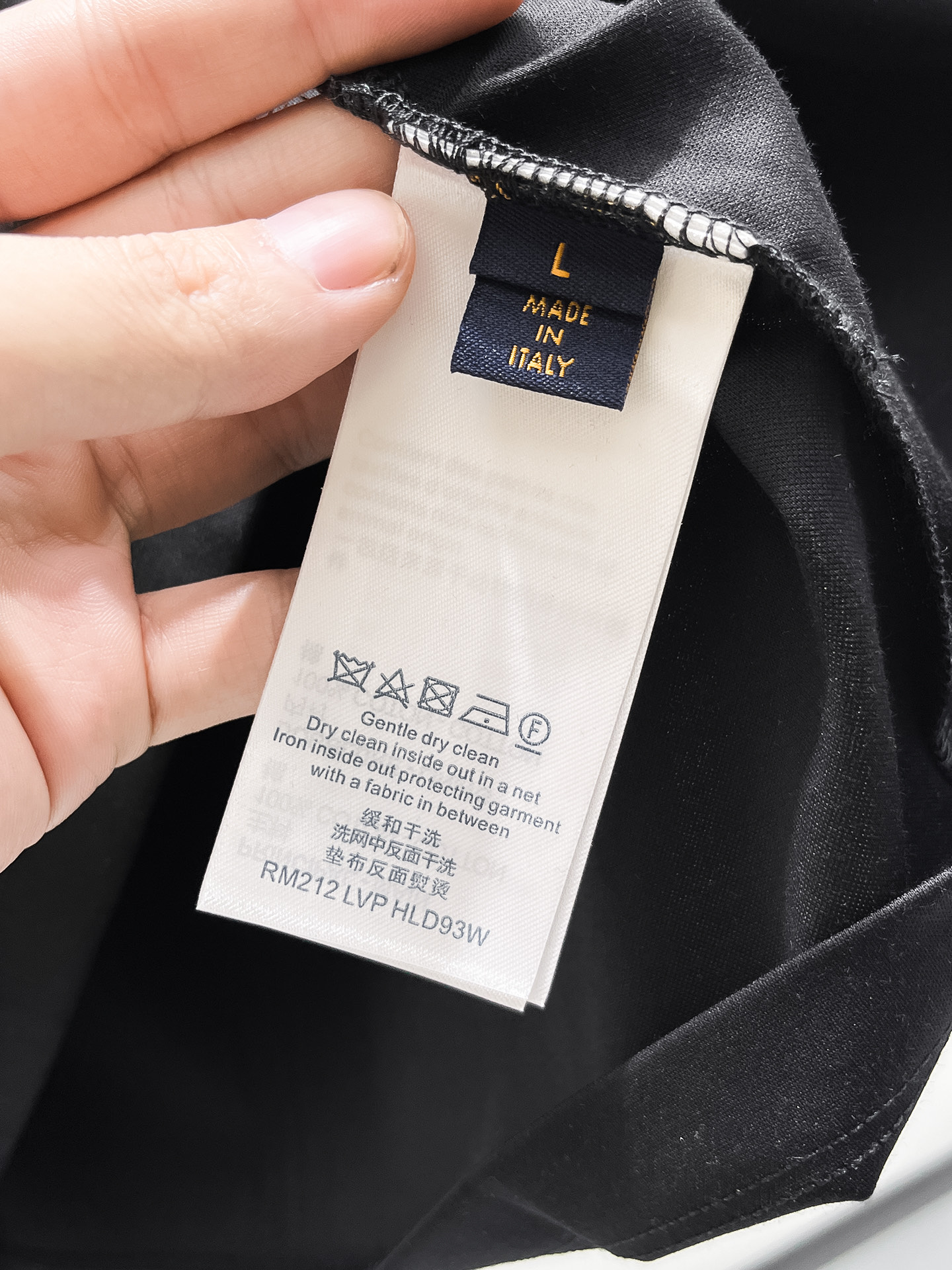  1v 路易威登 2025春夏新款首发专柜最新款圆领短袖 高端订制 设计前卫时尚！品牌logo重工艺设计