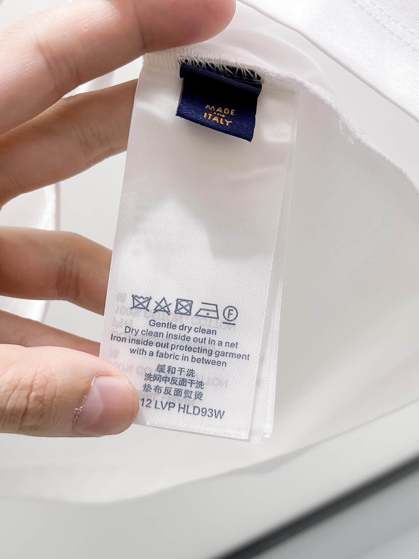  1v 路易威登 2025春夏新款首发专柜最新款圆领短袖 高端订制 设计前卫时尚！品牌logo重工艺设计