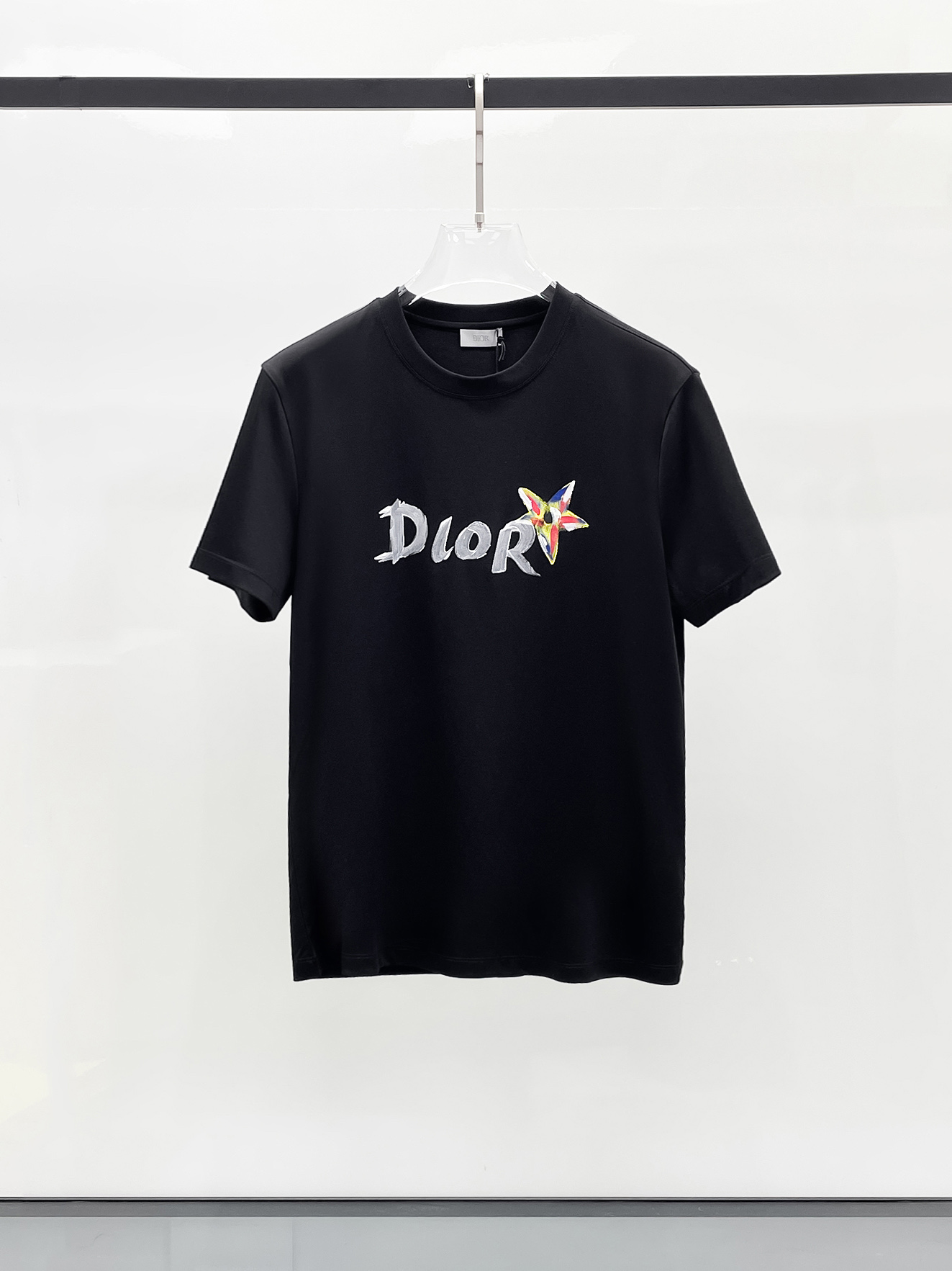  迪奥  2025春夏新款首发专柜最新款圆领短袖 高端订制 设计前卫时尚！品牌logo重工艺设计 高端定