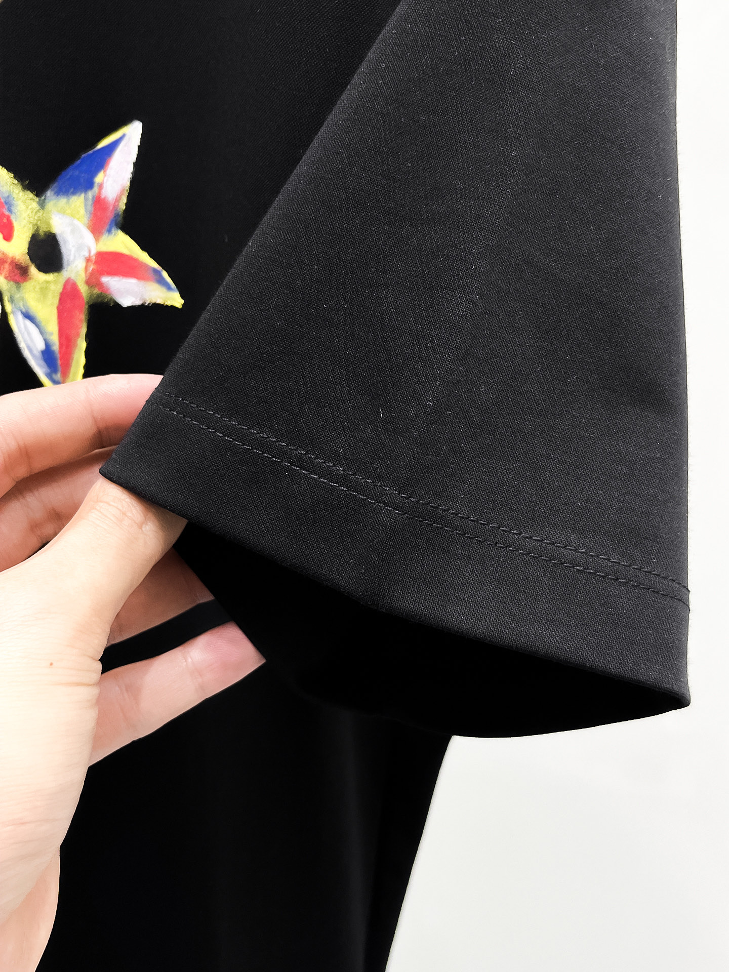  迪奥  2025春夏新款首发专柜最新款圆领短袖 高端订制 设计前卫时尚！品牌logo重工艺设计 高端定