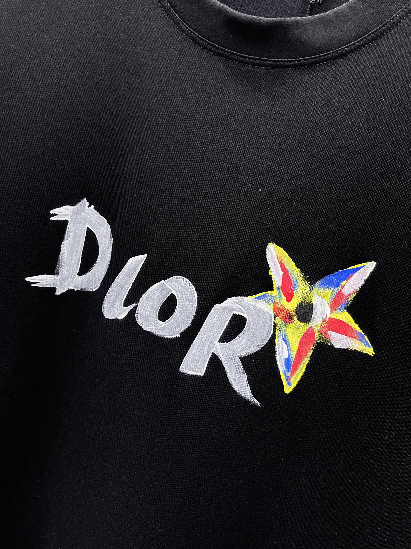  迪奥  2025春夏新款首发专柜最新款圆领短袖 高端订制 设计前卫时尚！品牌logo重工艺设计 高端定