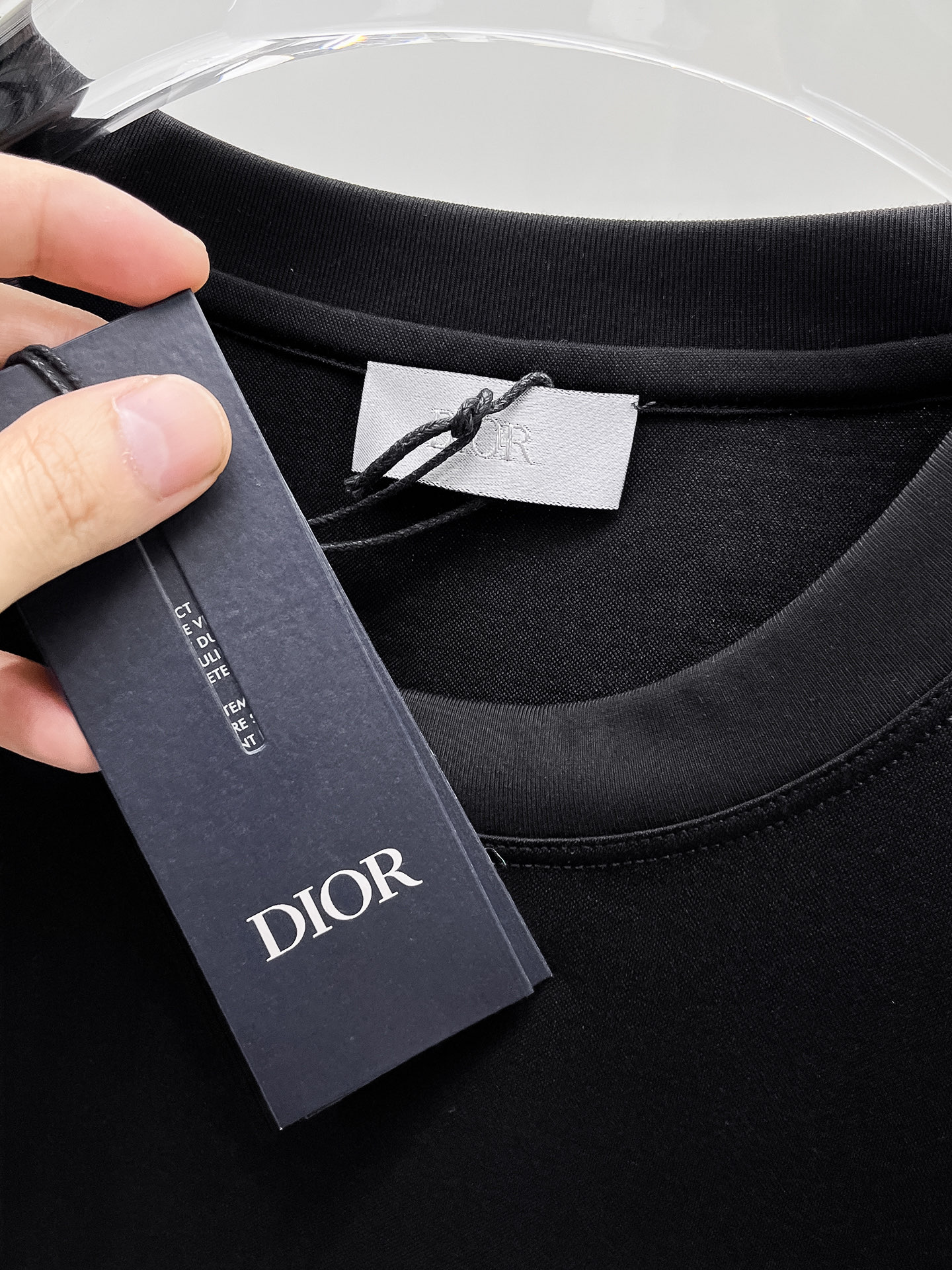  迪奥  2025春夏新款首发专柜最新款圆领短袖 高端订制 设计前卫时尚！品牌logo重工艺设计 高端定