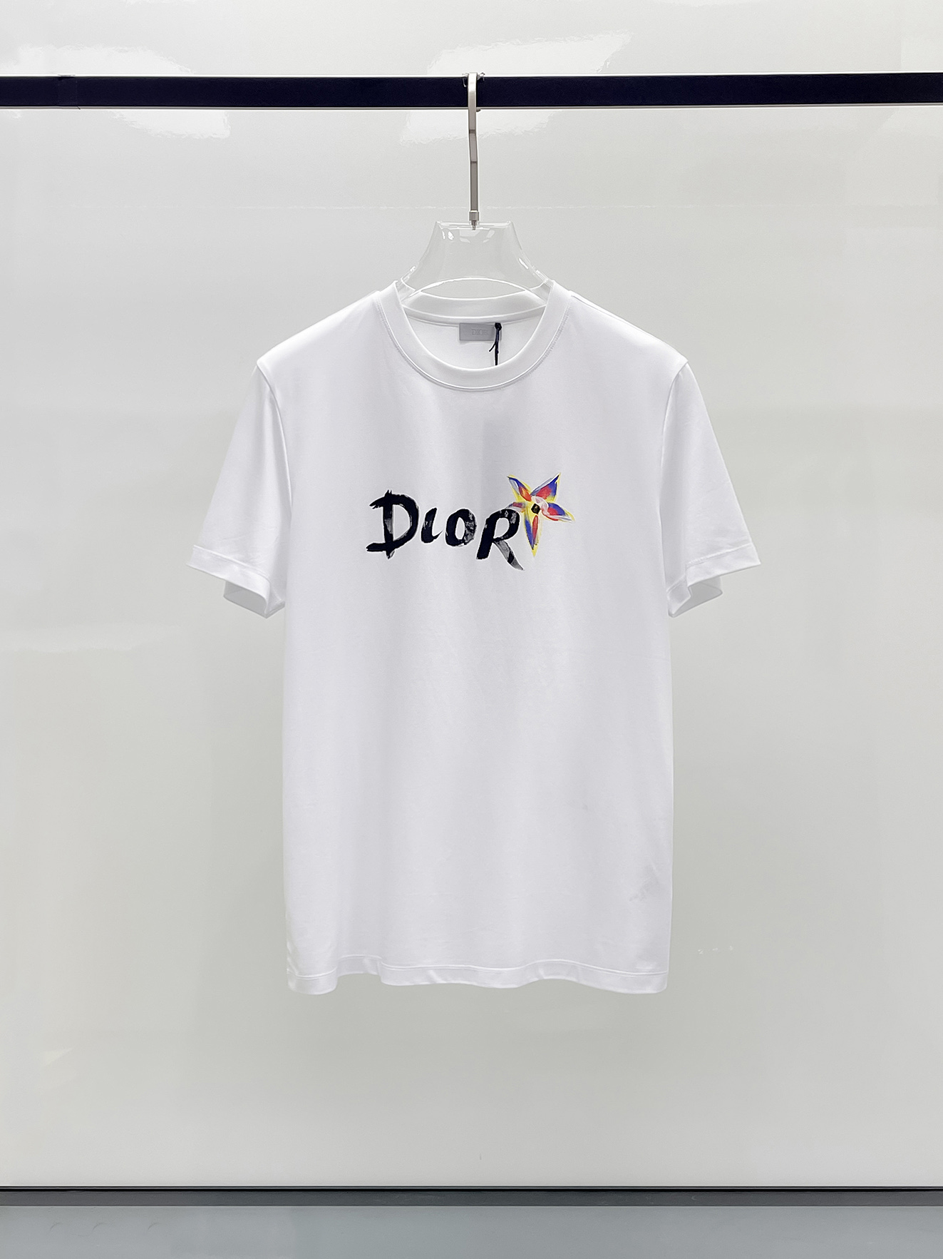  迪奥 2025春夏新款首发专柜最新款圆领短袖 高端订制 设计前卫时尚！品牌logo重工艺设计 高端定制