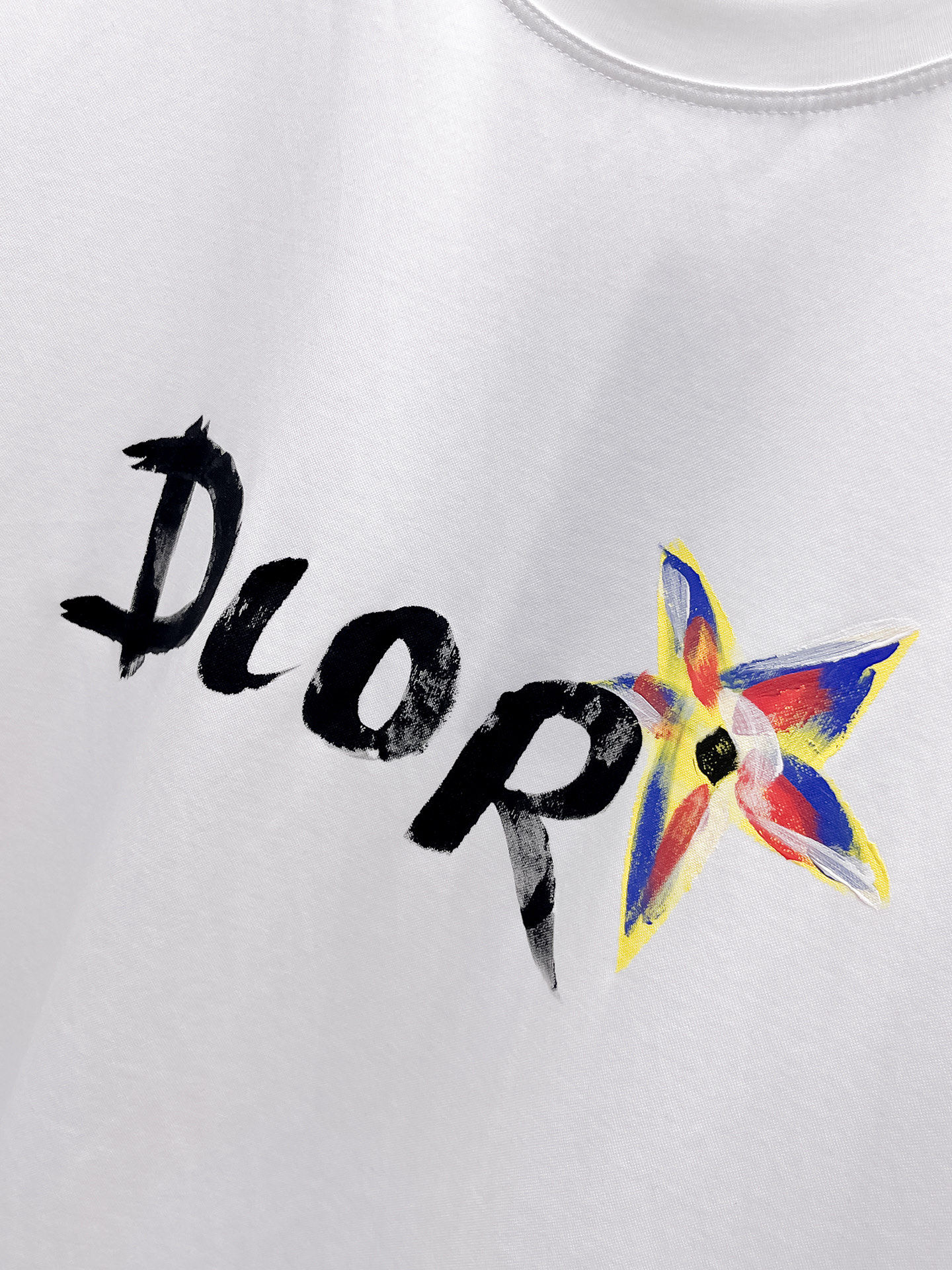  迪奥 2025春夏新款首发专柜最新款圆领短袖 高端订制 设计前卫时尚！品牌logo重工艺设计 高端定制