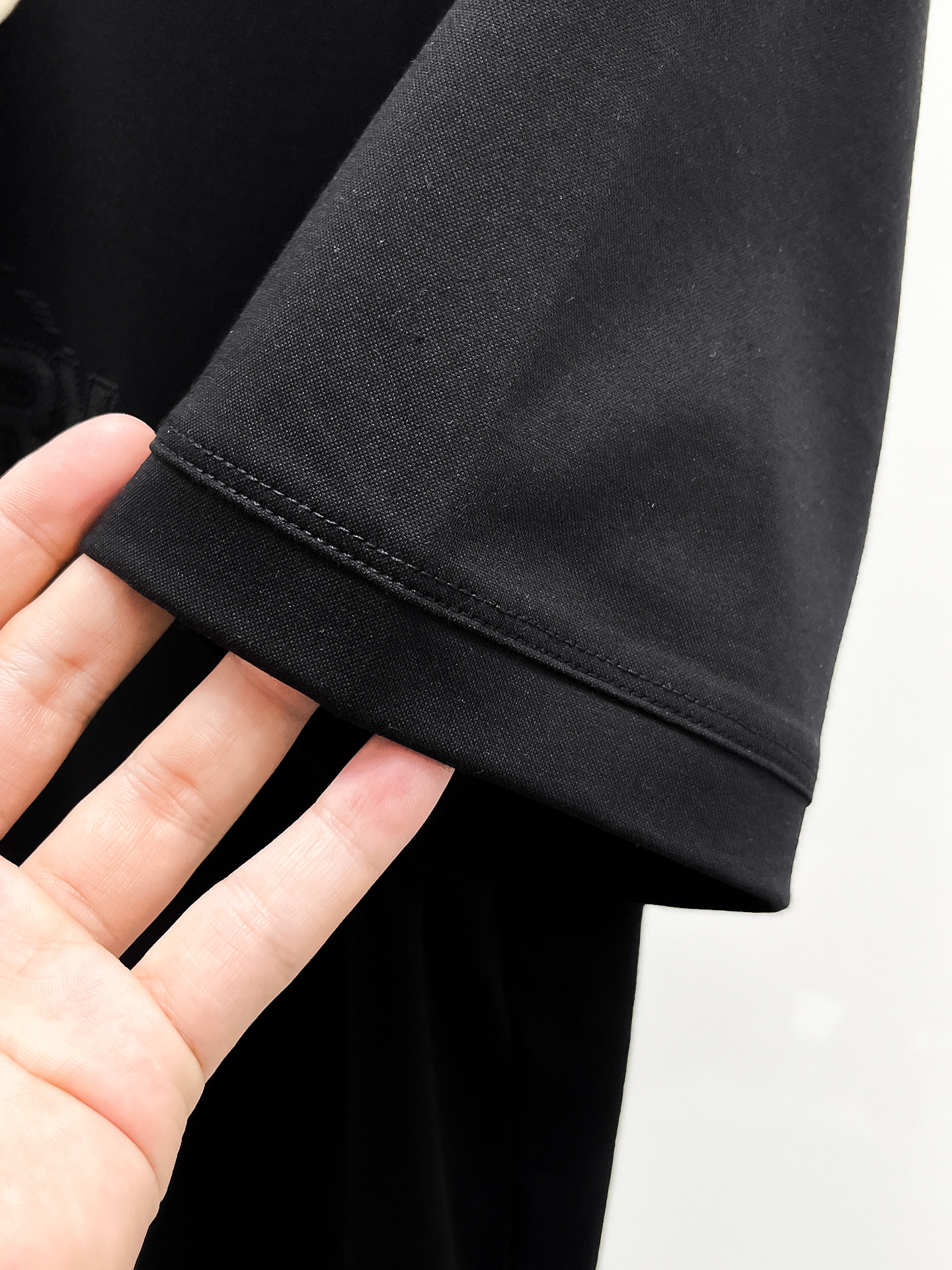  巴宝莉 2025春夏新款首发专柜最新款圆领短袖 高端订制 设计前卫时尚！品牌logo重工艺设计 高端定