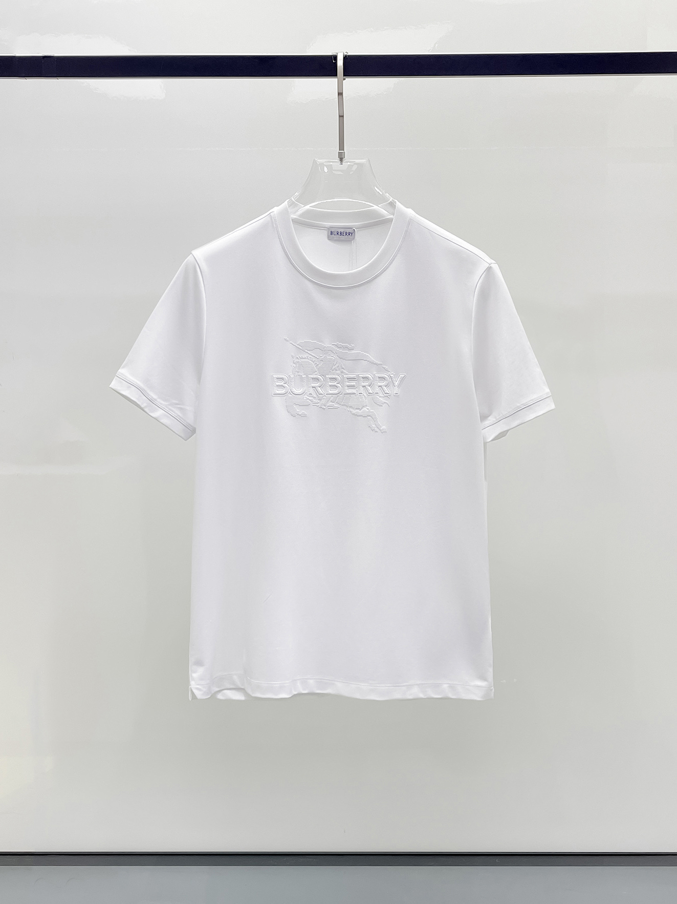  巴宝莉 2025春夏新款首发专柜最新款圆领短袖 高端订制 设计前卫时尚！品牌logo重工艺设计 高端定