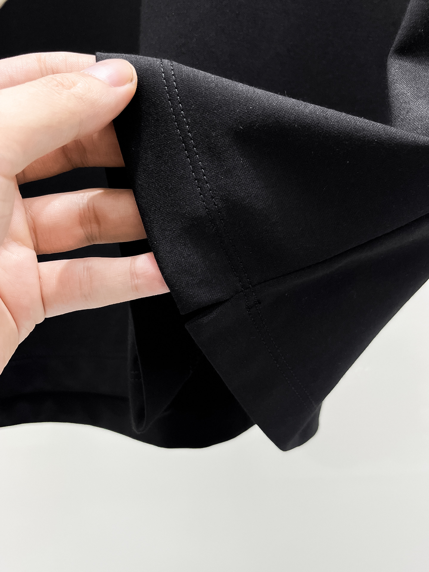  1v 路易威登 2025春夏新款首发专柜最新款圆领短袖 高端订制 设计前卫时尚！品牌logo重工艺设计