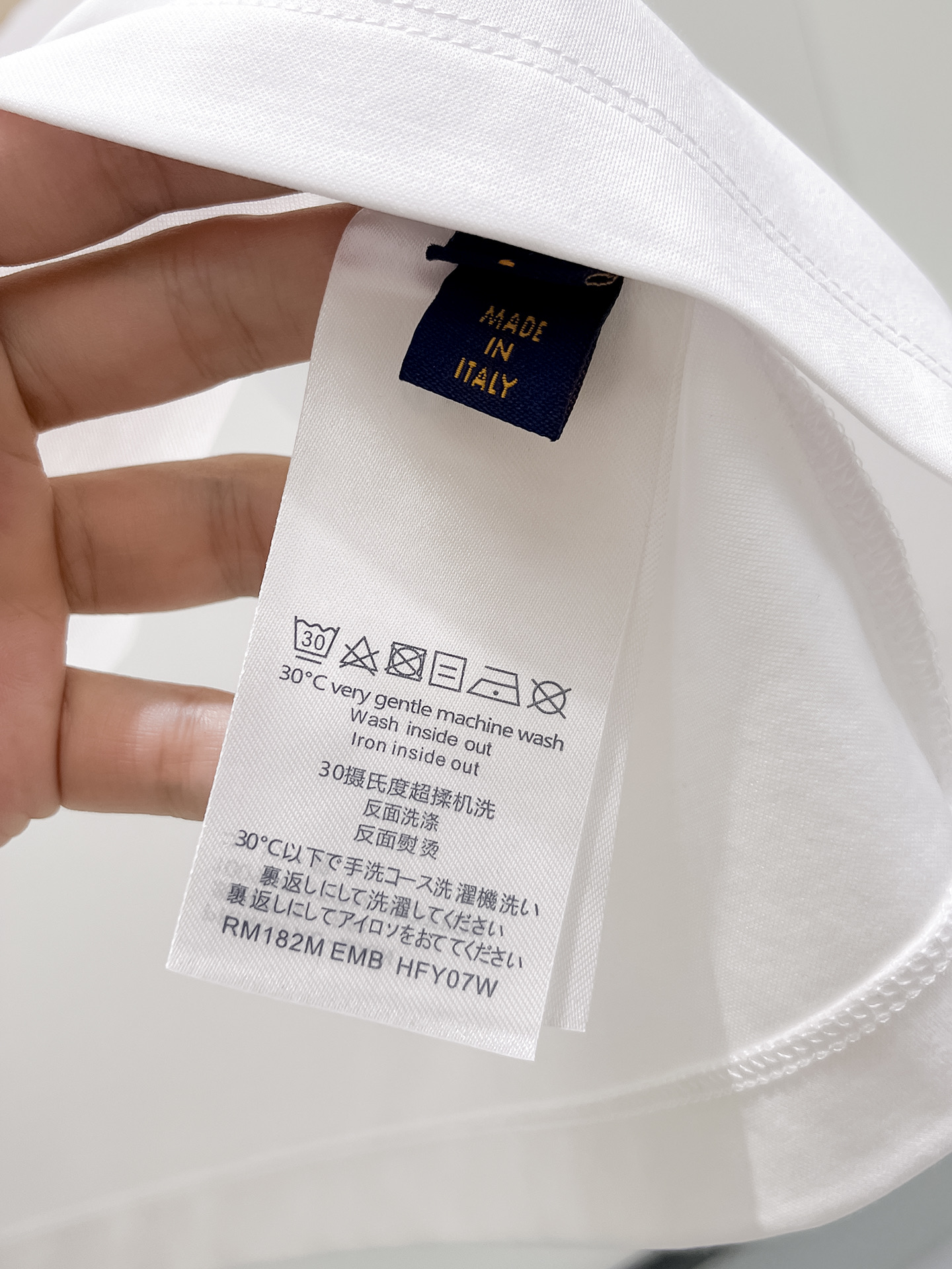  1v 路易威登 2025春夏新款首发专柜最新款圆领短袖 高端订制 设计前卫时尚！品牌logo重工艺设计