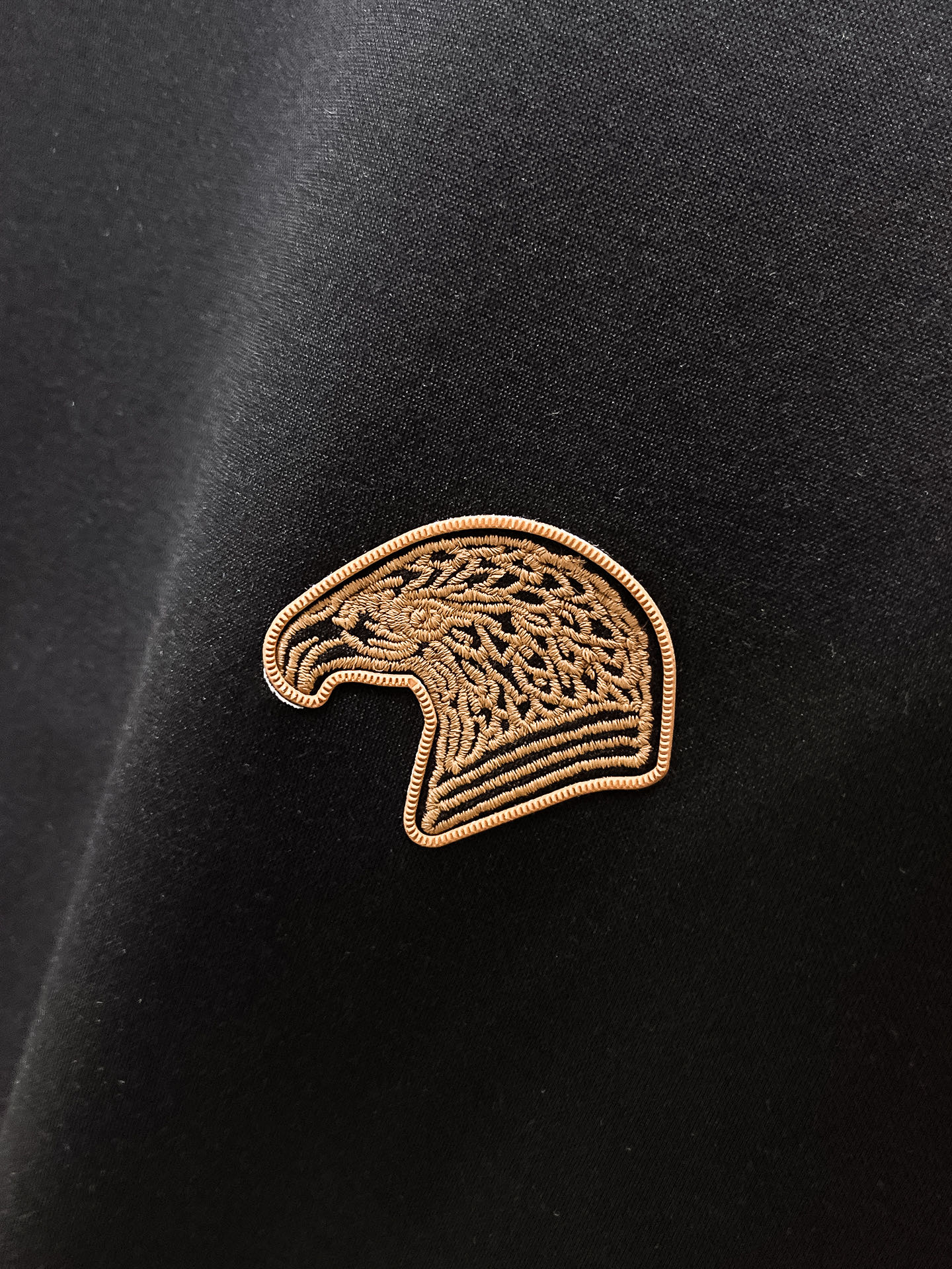  斯蒂芬 2025春夏新款首发专柜最新款圆领短袖 高端订制 设计前卫时尚！品牌logo重工艺设计 高端定