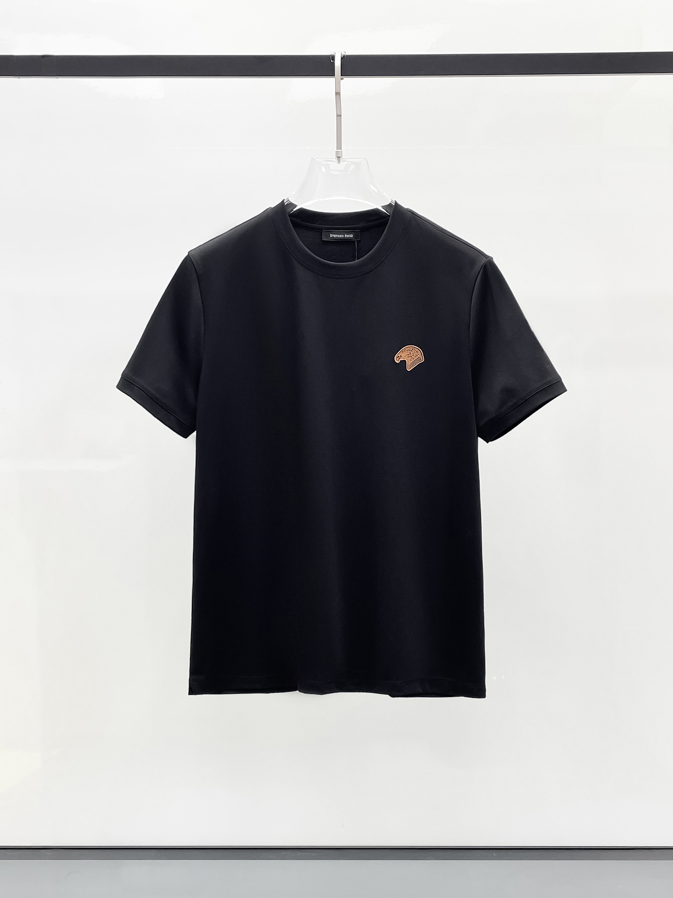  斯蒂芬 2025春夏新款首发专柜最新款圆领短袖 高端订制 设计前卫时尚！品牌logo重工艺设计 高端定