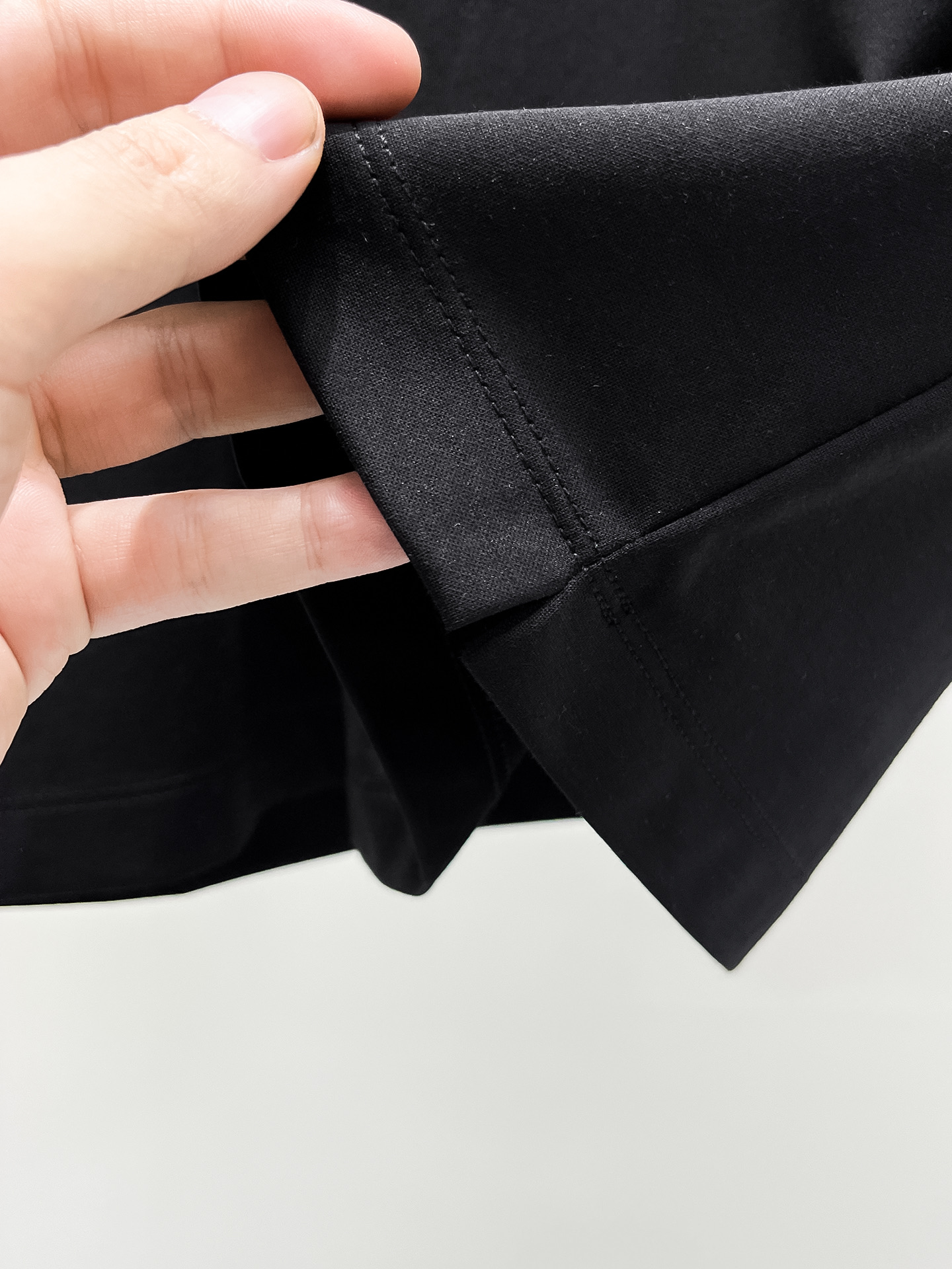  斯蒂芬 2025春夏新款首发专柜最新款圆领短袖 高端订制 设计前卫时尚！品牌logo重工艺设计 高端定