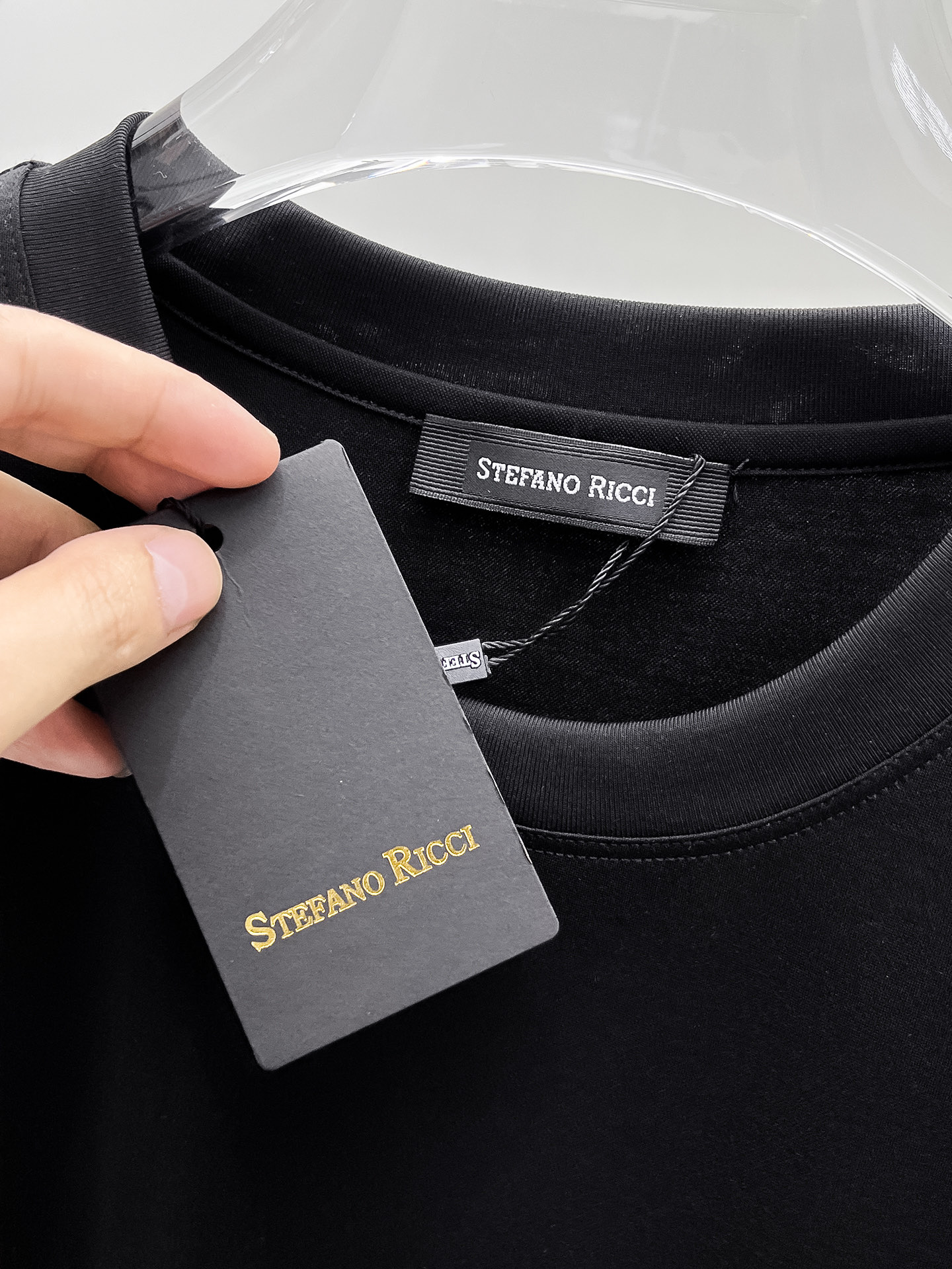  斯蒂芬 2025春夏新款首发专柜最新款圆领短袖 高端订制 设计前卫时尚！品牌logo重工艺设计 高端定