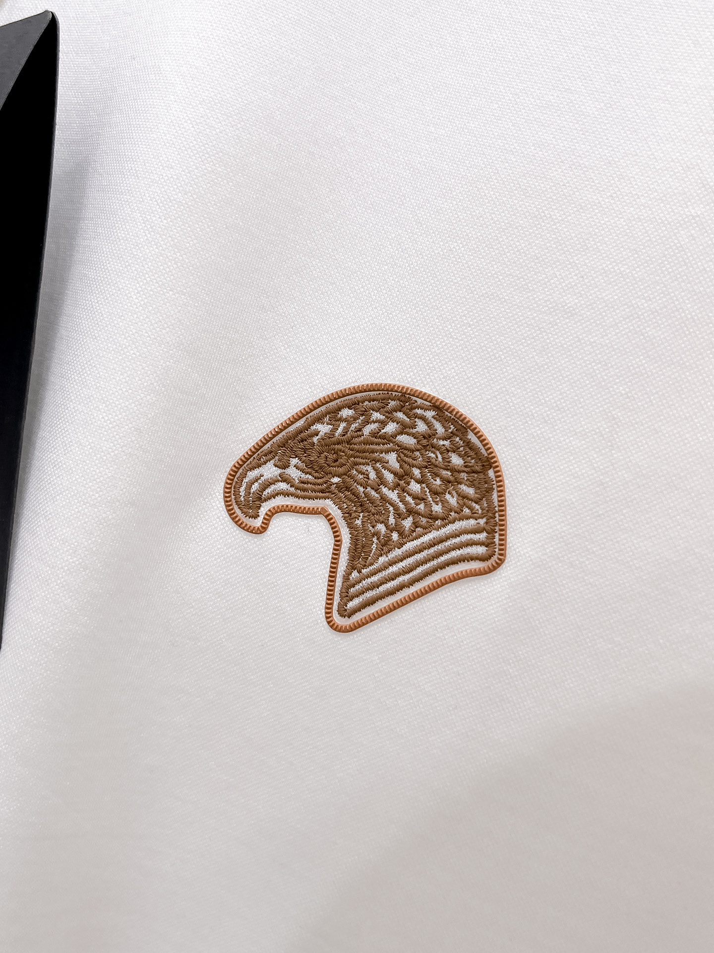  斯蒂芬 2025春夏新款首发专柜最新款圆领短袖 高端订制 设计前卫时尚！品牌logo重工艺设计 高端定