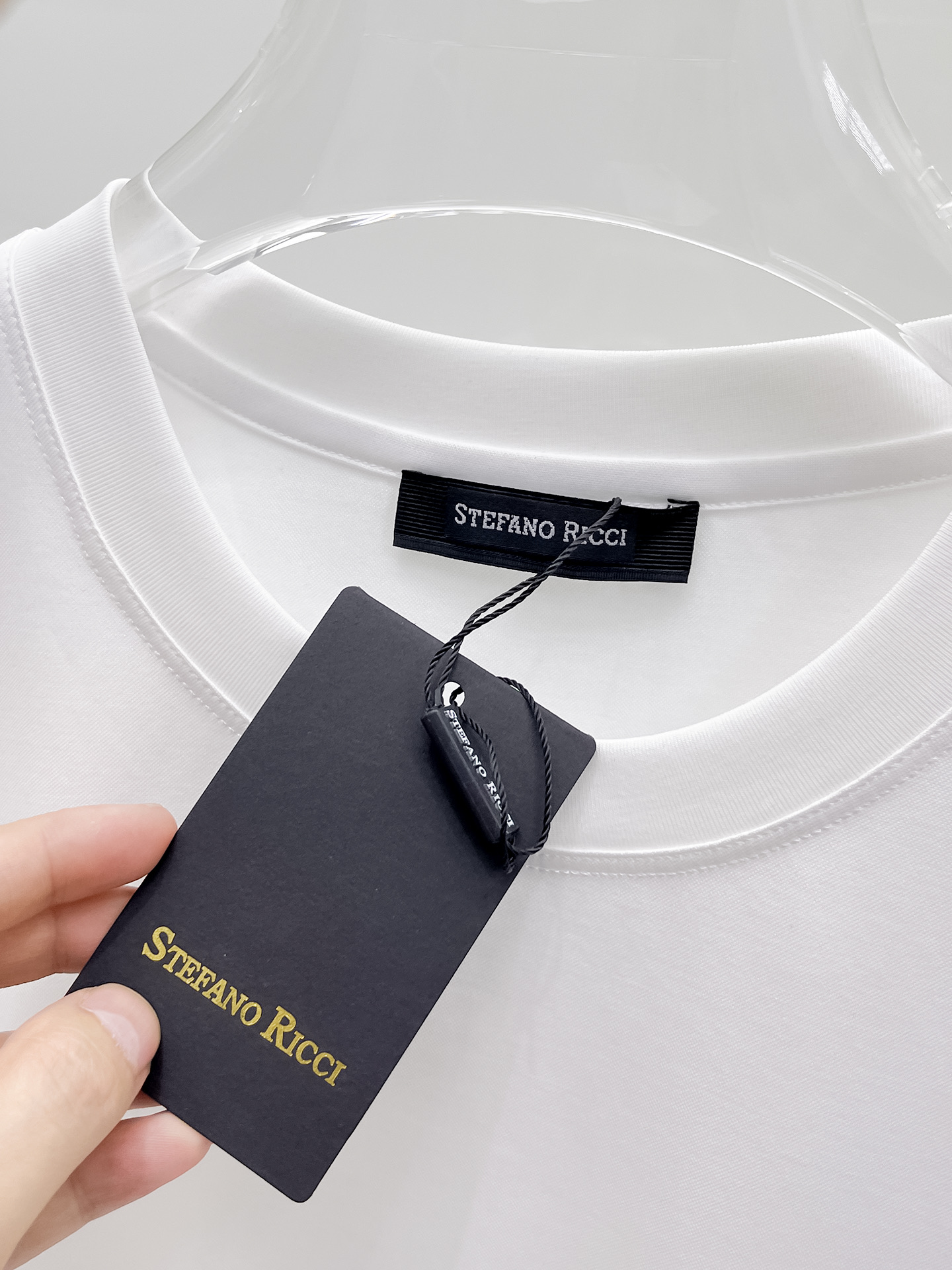  斯蒂芬 2025春夏新款首发专柜最新款圆领短袖 高端订制 设计前卫时尚！品牌logo重工艺设计 高端定