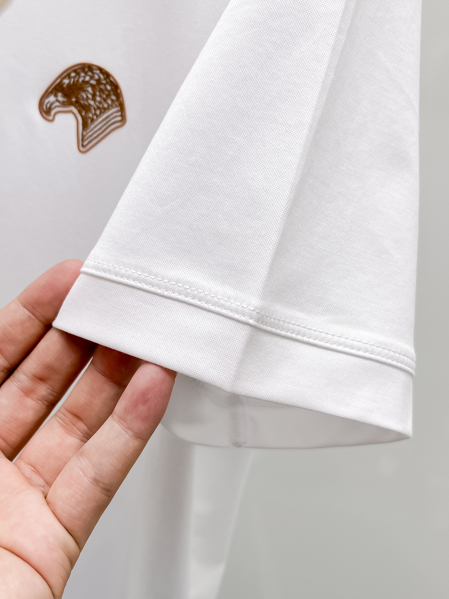  斯蒂芬 2025春夏新款首发专柜最新款圆领短袖 高端订制 设计前卫时尚！品牌logo重工艺设计 高端定