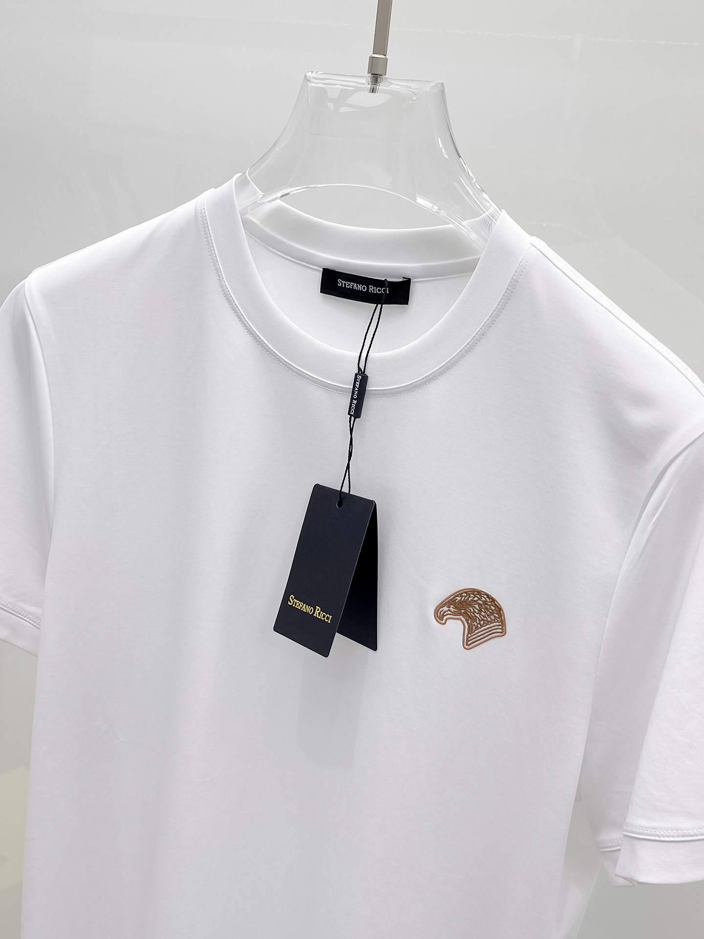  斯蒂芬 2025春夏新款首发专柜最新款圆领短袖 高端订制 设计前卫时尚！品牌logo重工艺设计 高端定