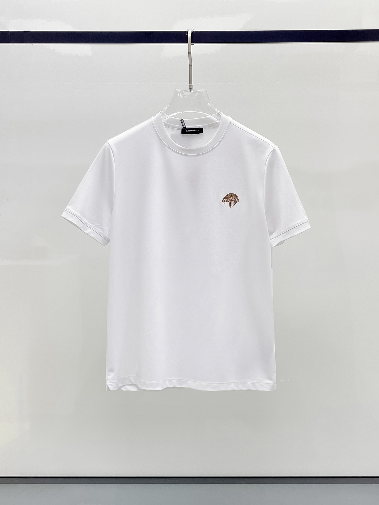  斯蒂芬 2025春夏新款首发专柜最新款圆领短袖 高端订制 设计前卫时尚！品牌logo重工艺设计 高端定