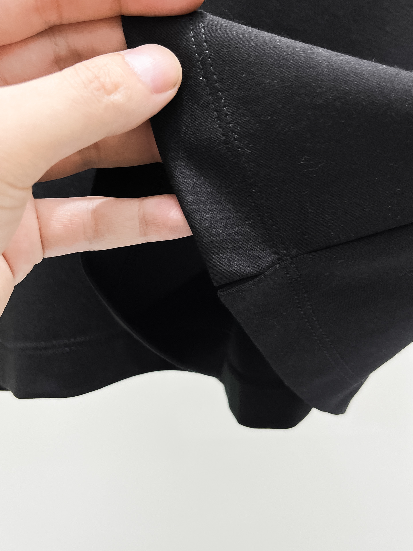  罗意威 2025春夏新款首发专柜最新款圆领短袖 高端订制 设计前卫时尚！品牌logo重工艺设计 高端定