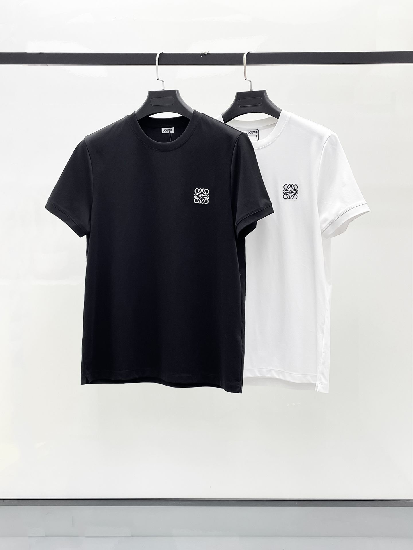  罗意威 2025春夏新款首发专柜最新款圆领短袖 高端订制 设计前卫时尚！品牌logo重工艺设计 高端定