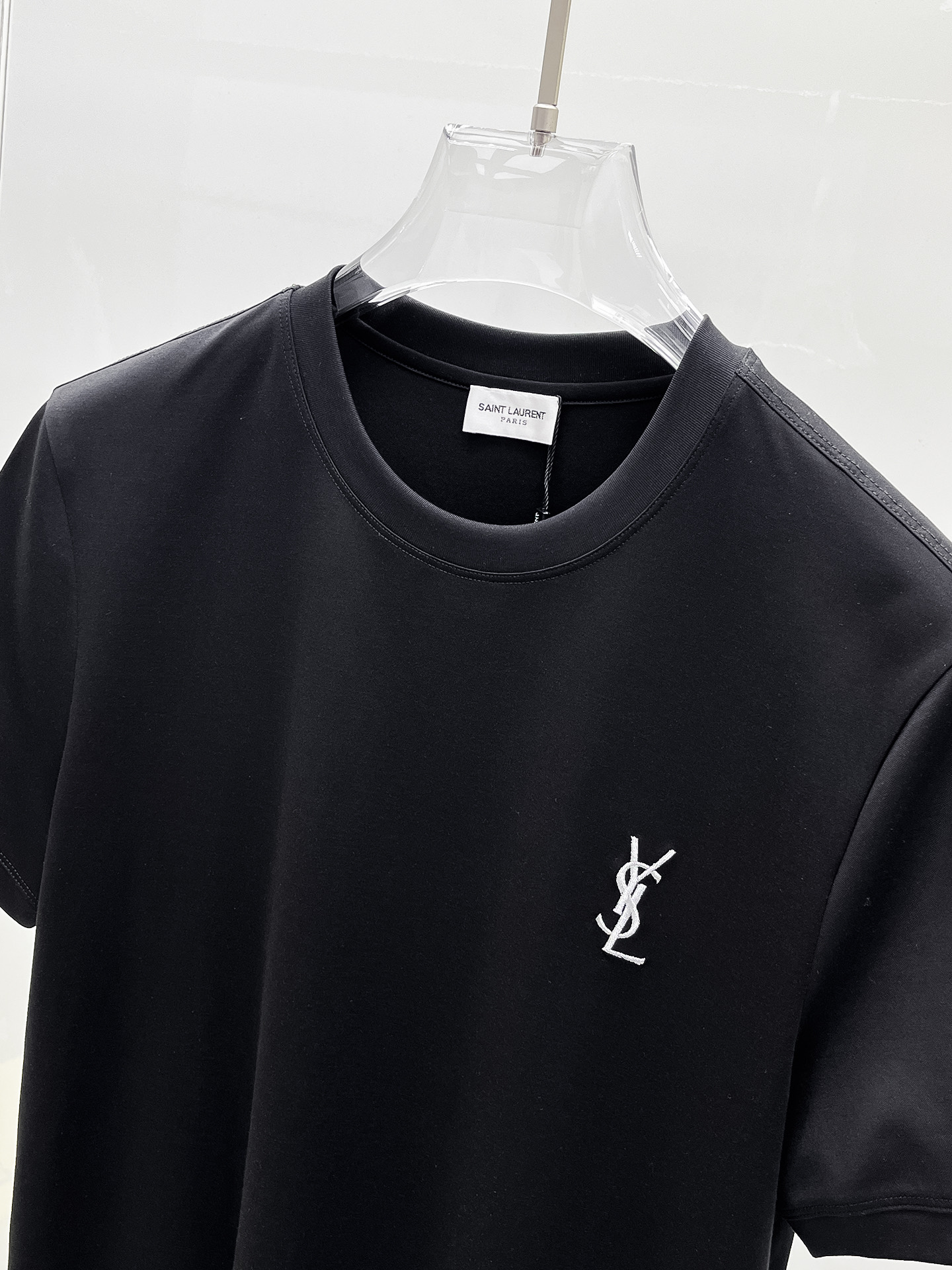  罗意威  2025春夏新款首发专柜最新款圆领短袖 高端订制 设计前卫时尚！品牌logo重工艺设计 高端