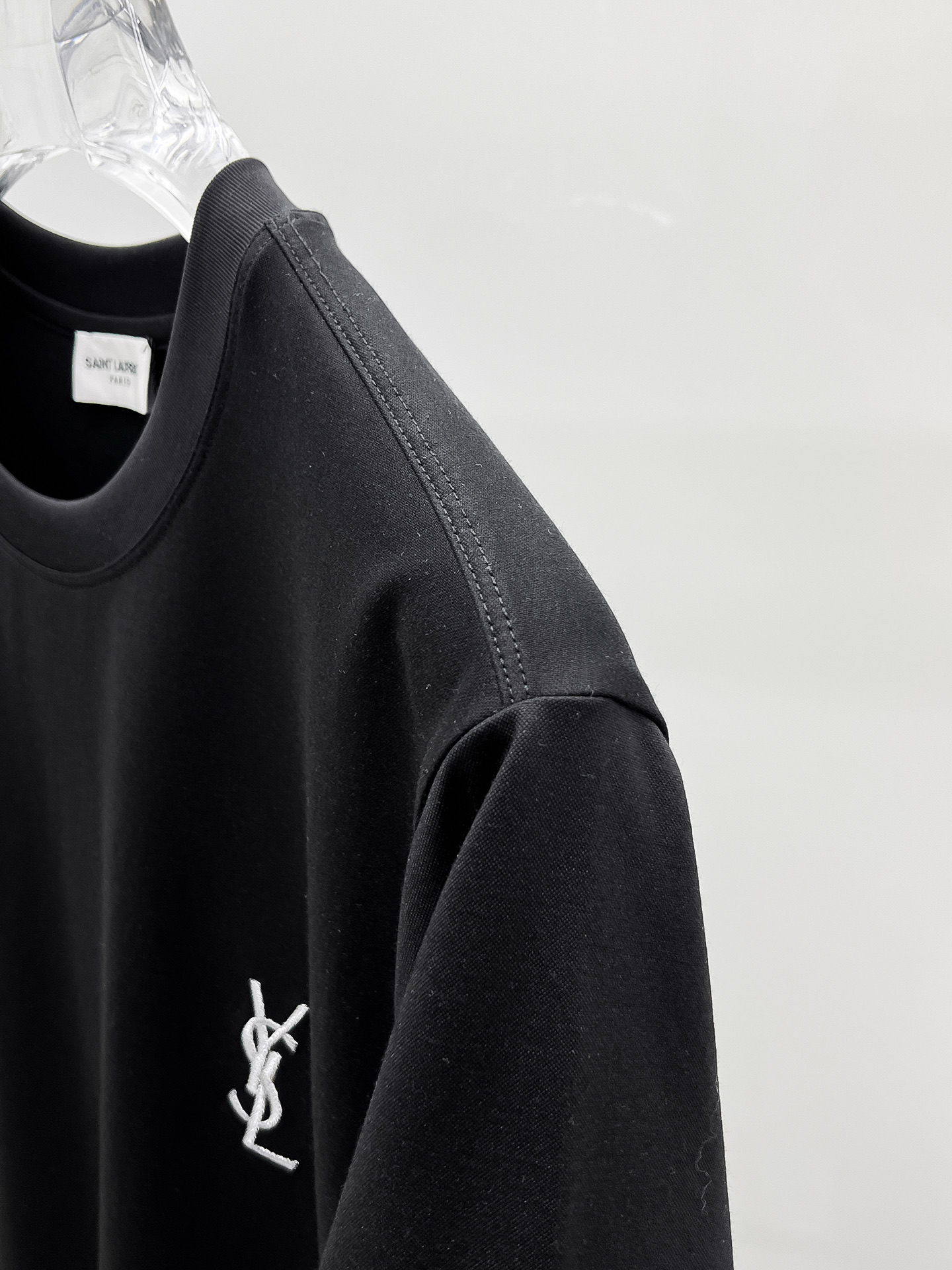  罗意威  2025春夏新款首发专柜最新款圆领短袖 高端订制 设计前卫时尚！品牌logo重工艺设计 高端