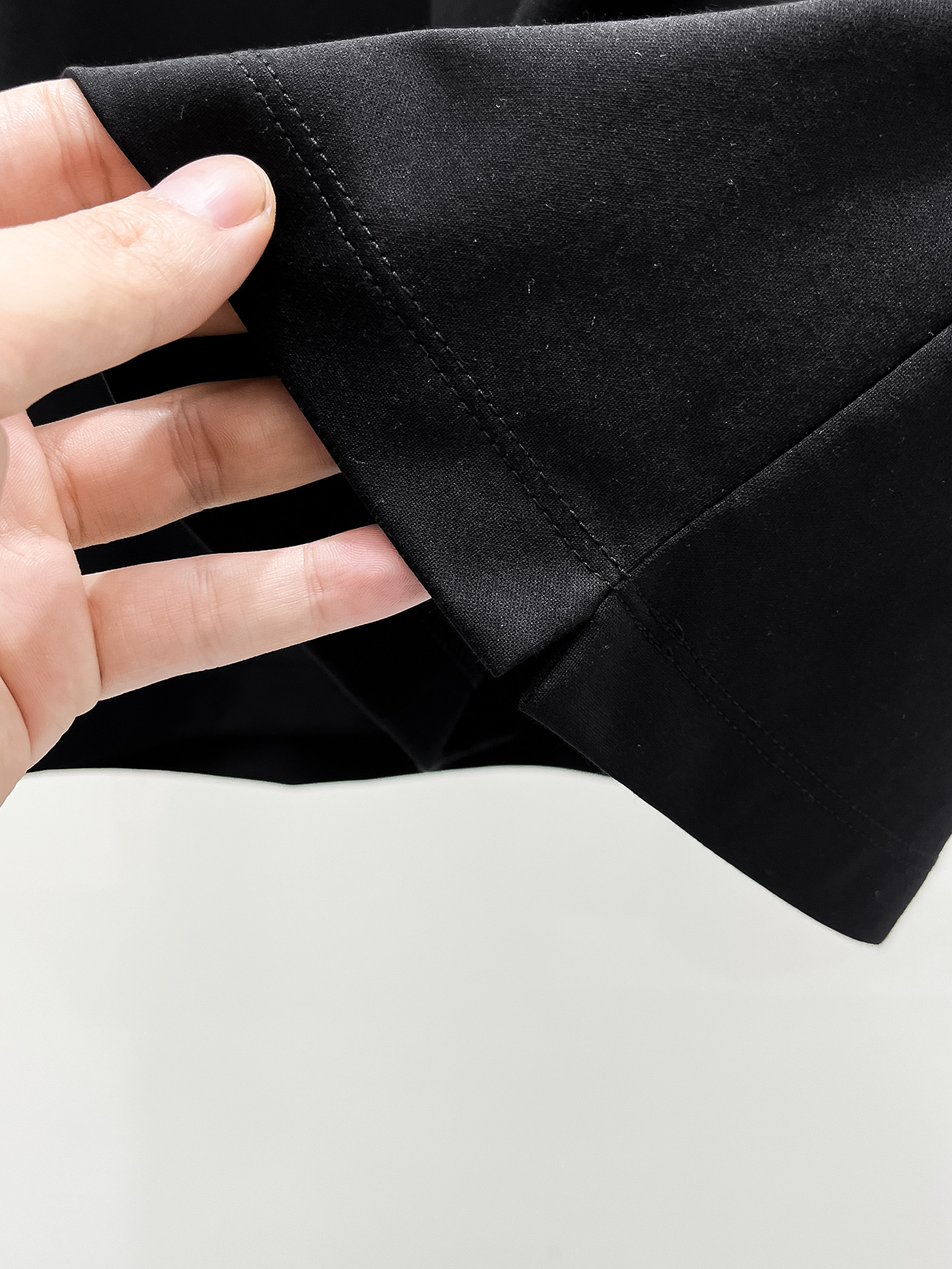  罗意威  2025春夏新款首发专柜最新款圆领短袖 高端订制 设计前卫时尚！品牌logo重工艺设计 高端