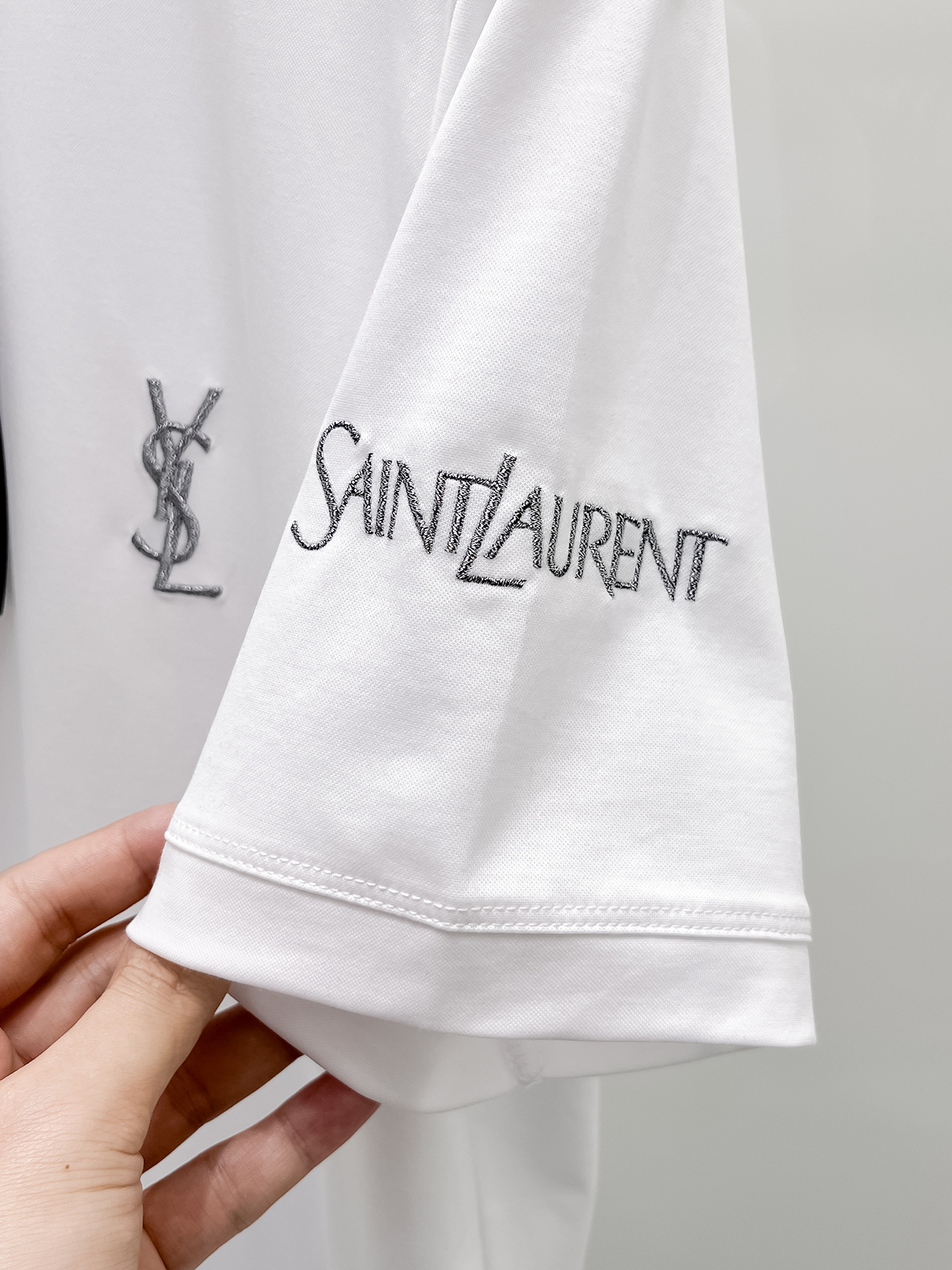  罗意威 2025春夏新款首发专柜最新款圆领短袖 高端订制 设计前卫时尚！品牌logo重工艺设计 高端定