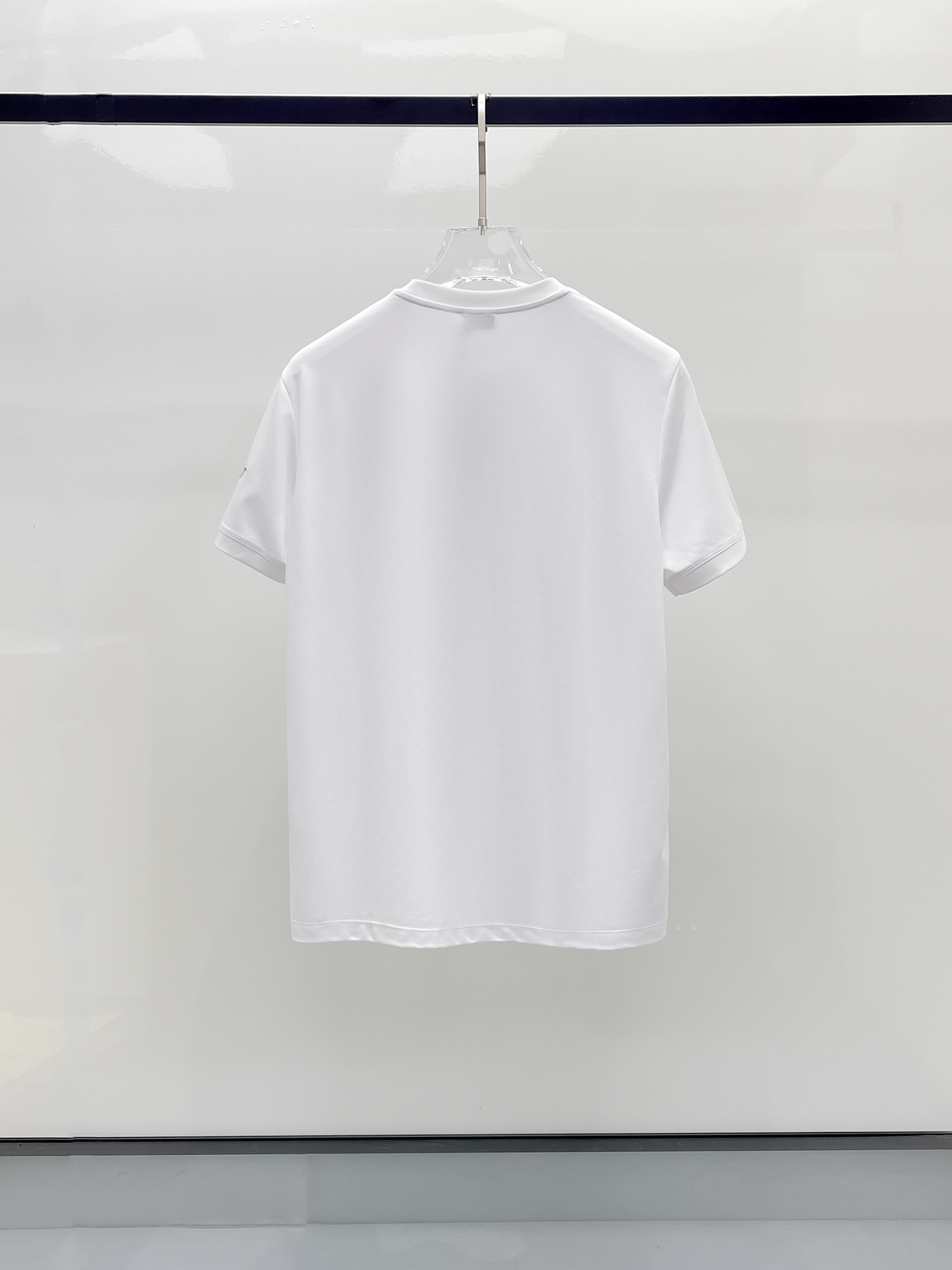  罗意威 2025春夏新款首发专柜最新款圆领短袖 高端订制 设计前卫时尚！品牌logo重工艺设计 高端定