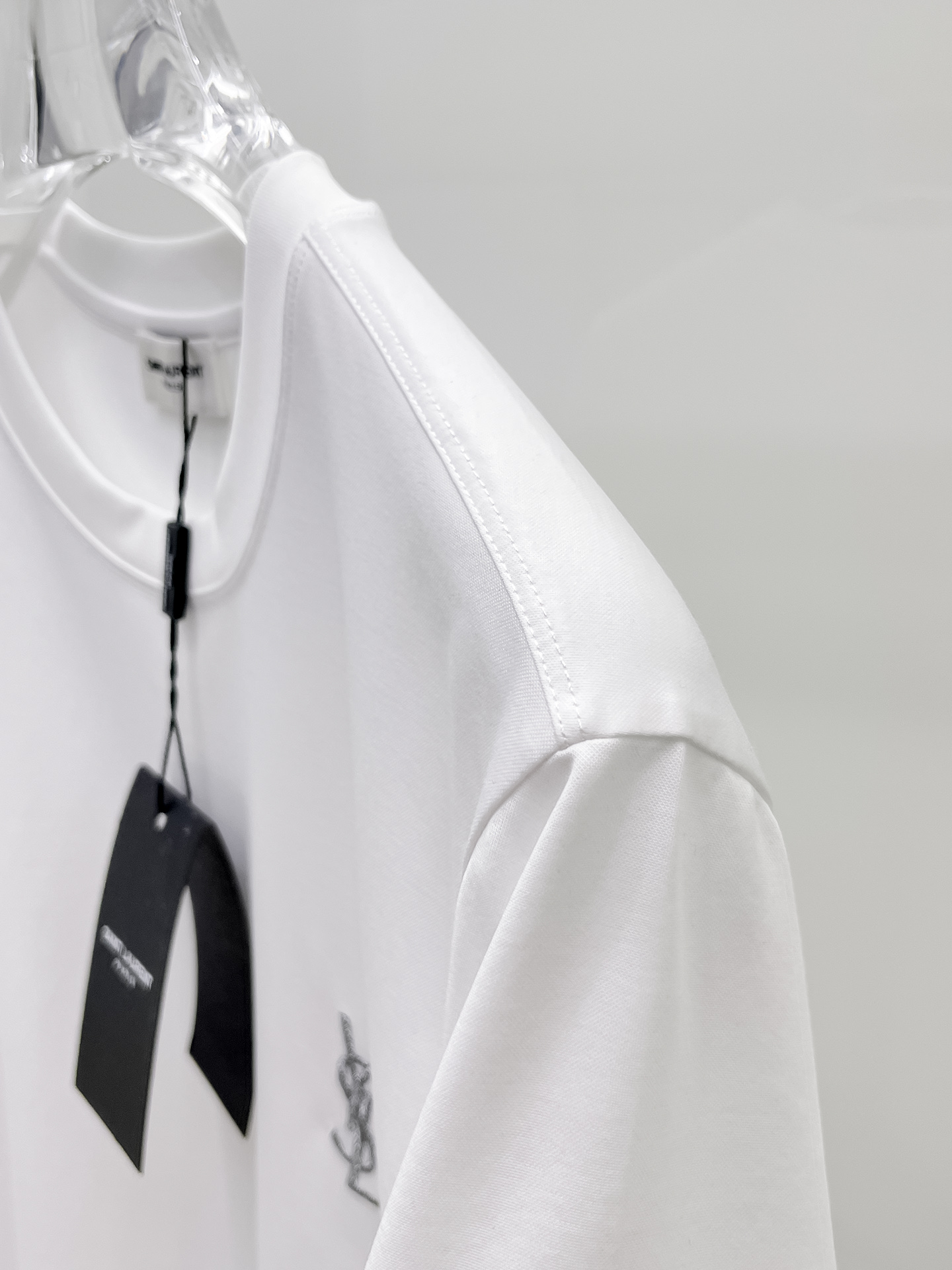  罗意威 2025春夏新款首发专柜最新款圆领短袖 高端订制 设计前卫时尚！品牌logo重工艺设计 高端定