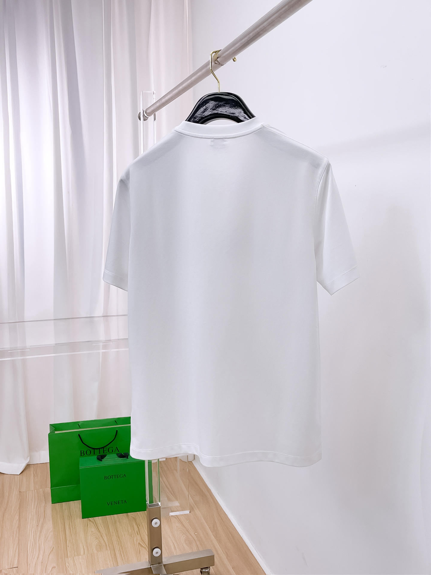  普拉达 2025春夏新款首发专柜最新款圆领短袖 高端订制 设计前卫时尚！品牌logo重工艺设计 高端定