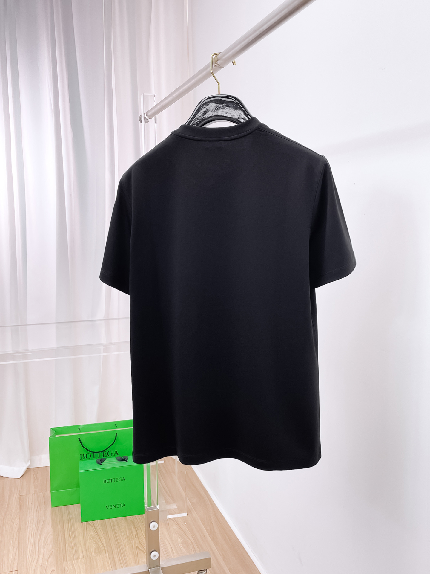  1v 路易威登 2025春夏新款首发专柜最新款圆领短袖 高端订制 设计前卫时尚！品牌logo重工艺设计