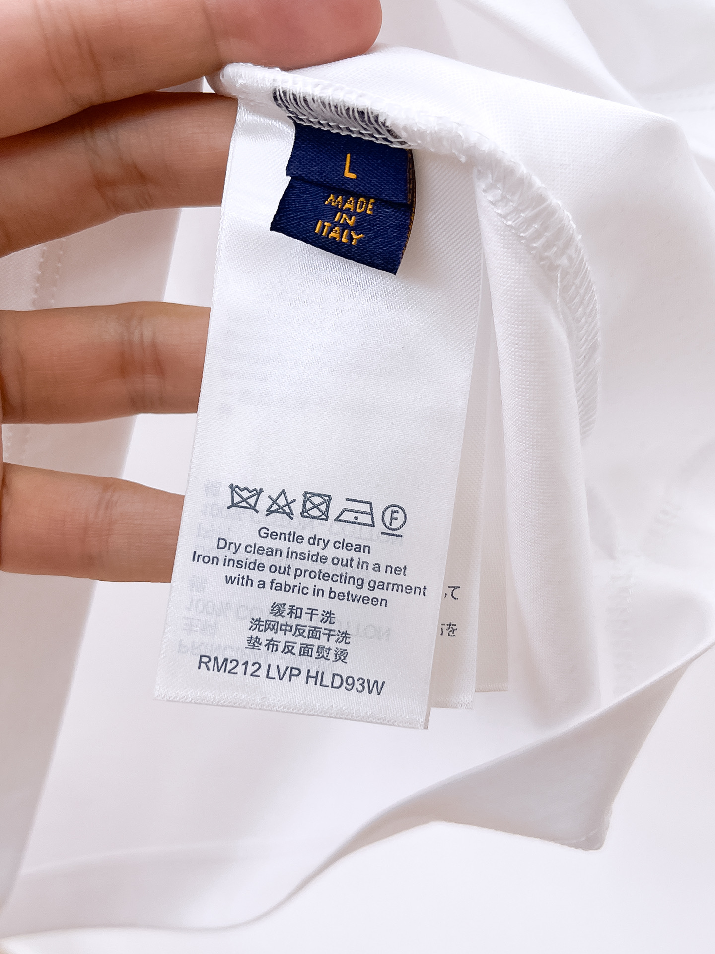  1v 路易威登  2025春夏新款首发专柜最新款圆领短袖 高端订制 设计前卫时尚！品牌logo重工艺设