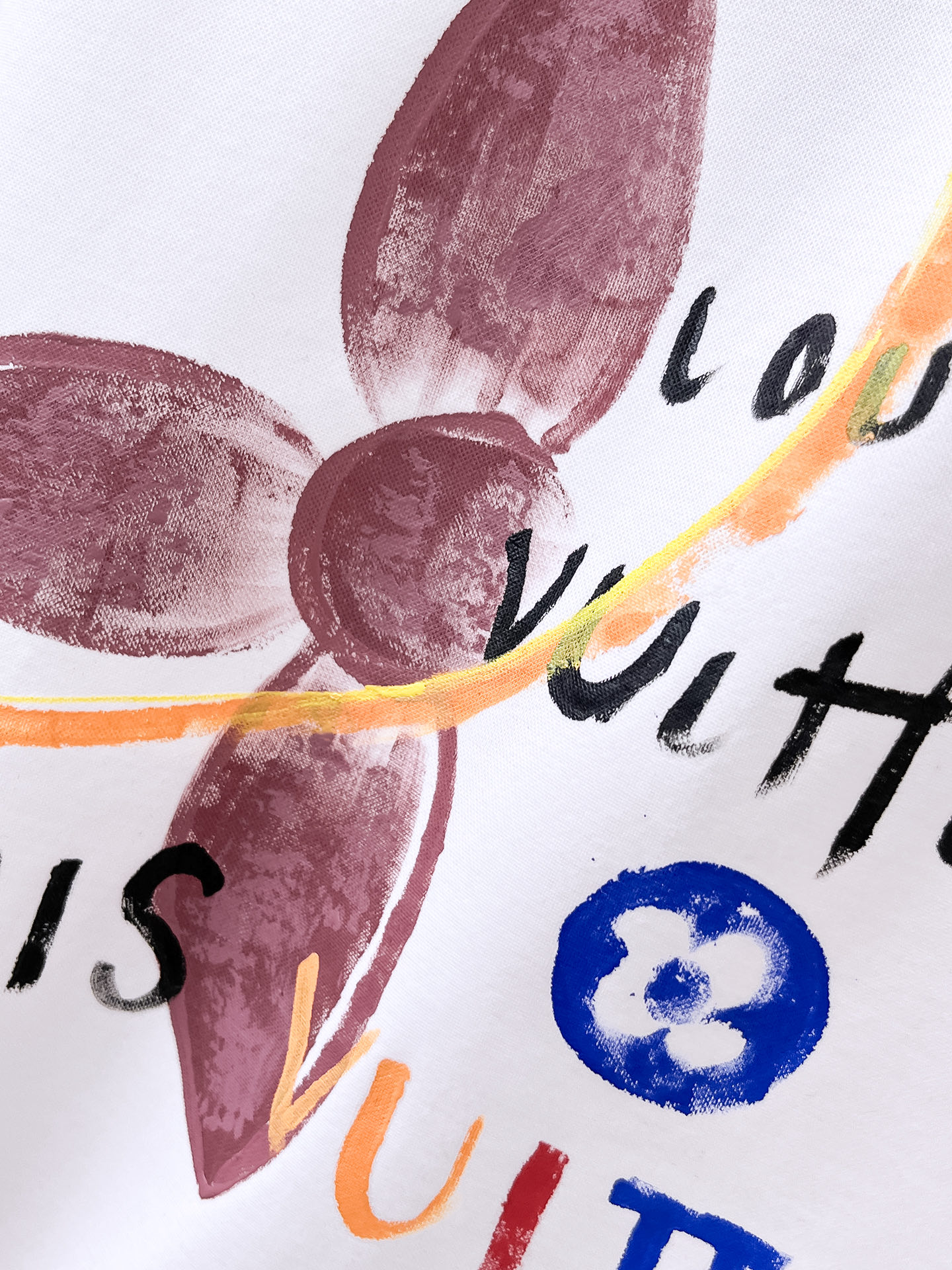  1v 路易威登  2025春夏新款首发专柜最新款圆领短袖 高端订制 设计前卫时尚！品牌logo重工艺设