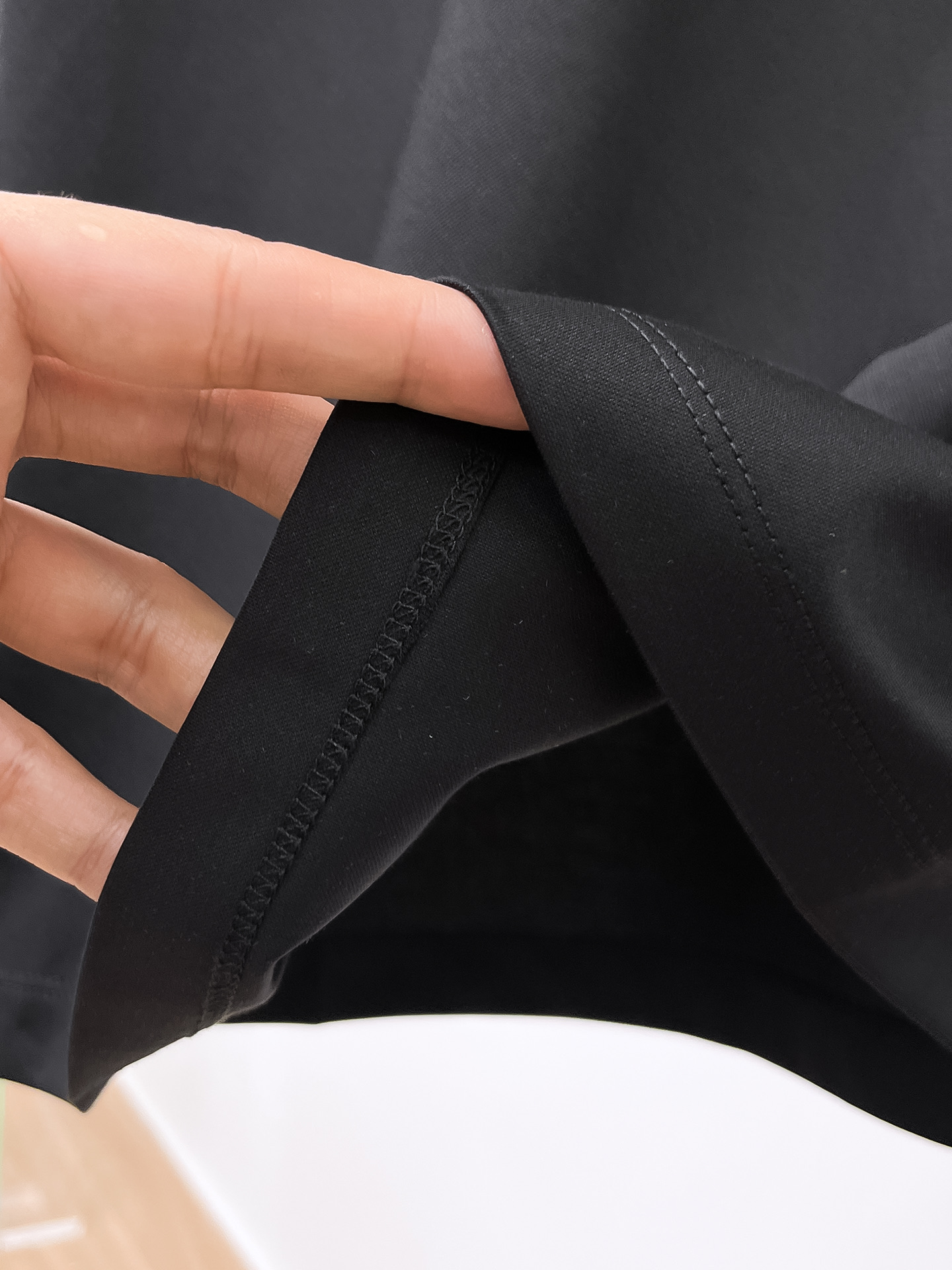  1v 路易威登 2025春夏新款首发专柜最新款圆领短袖 高端订制 设计前卫时尚！品牌logo重工艺设计