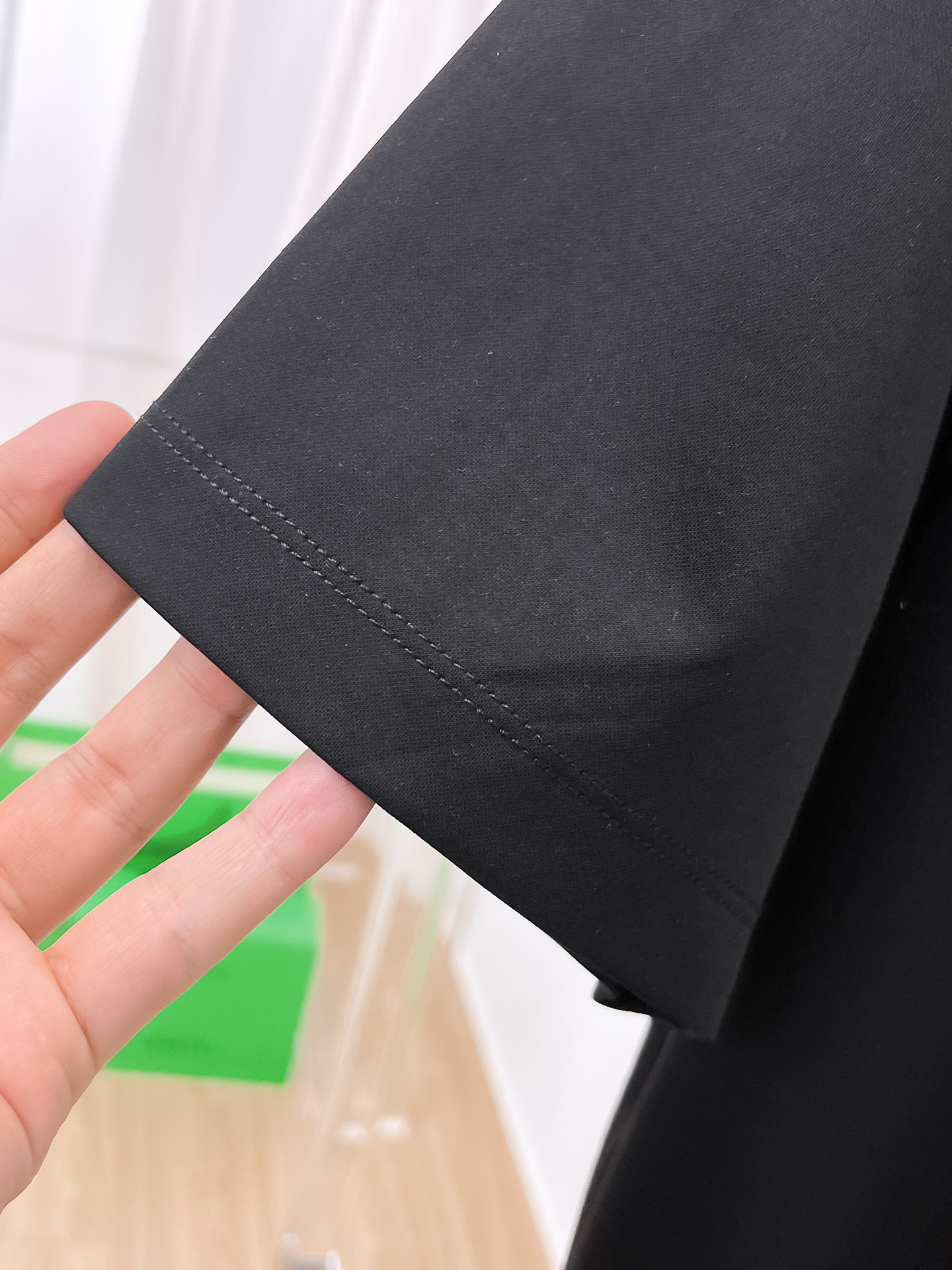  1v 路易威登 2025春夏新款首发专柜最新款圆领短袖 高端订制 设计前卫时尚！品牌logo重工艺设计