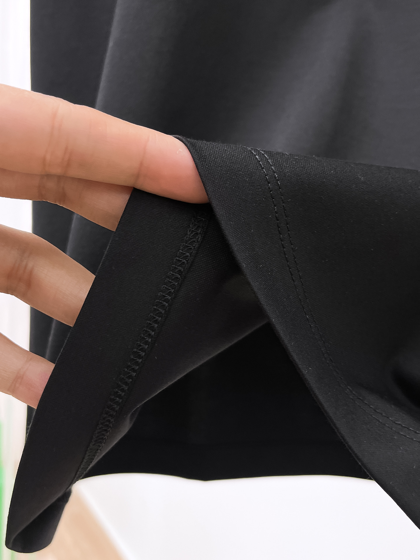  普拉达 2025春夏新款首发专柜最新款圆领短袖 高端订制 设计前卫时尚！品牌logo重工艺设计 高端定