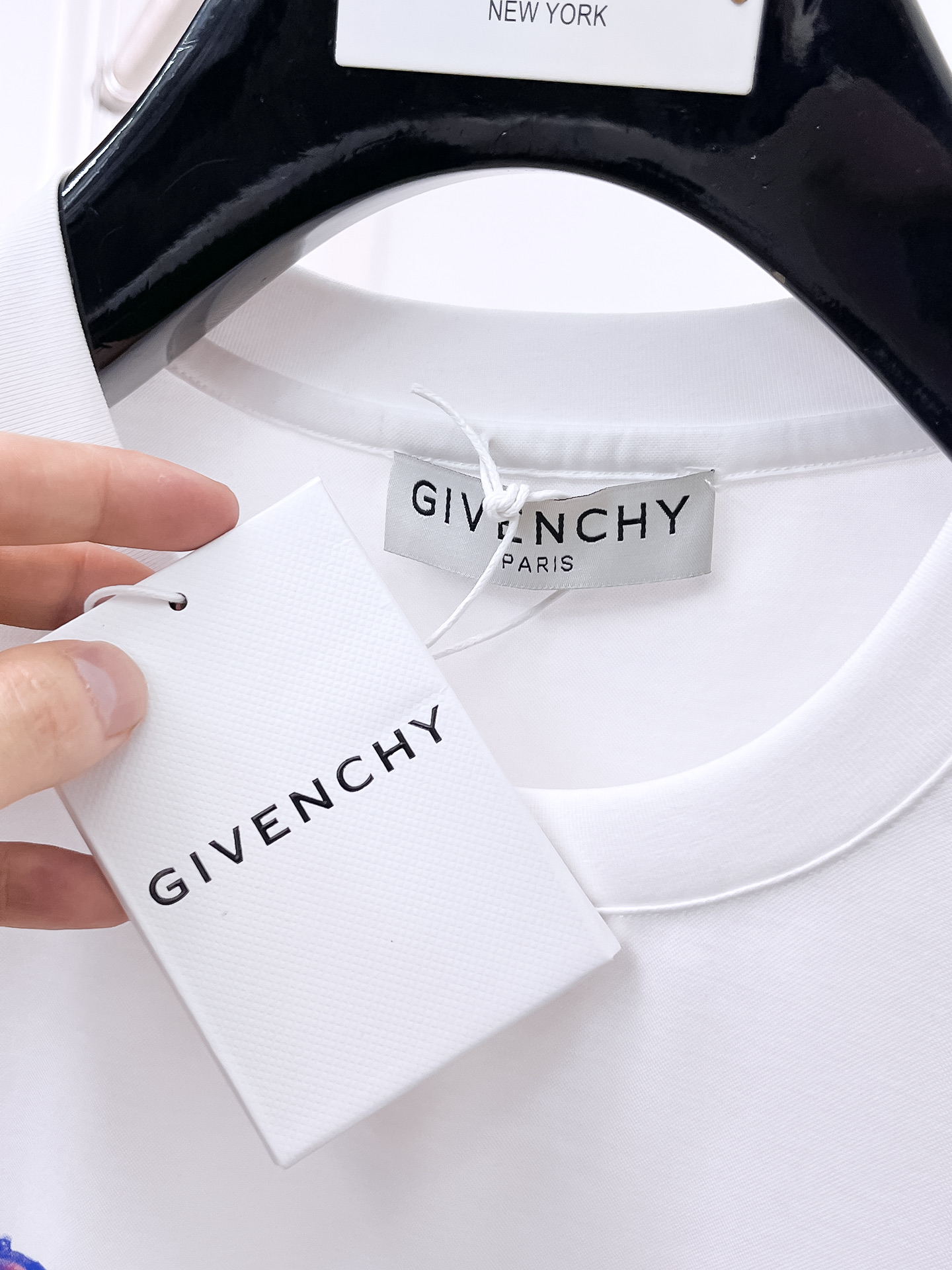  纪梵希 2025春夏新款首发专柜最新款圆领短袖 高端订制 设计前卫时尚！品牌logo重工艺设计 高端定