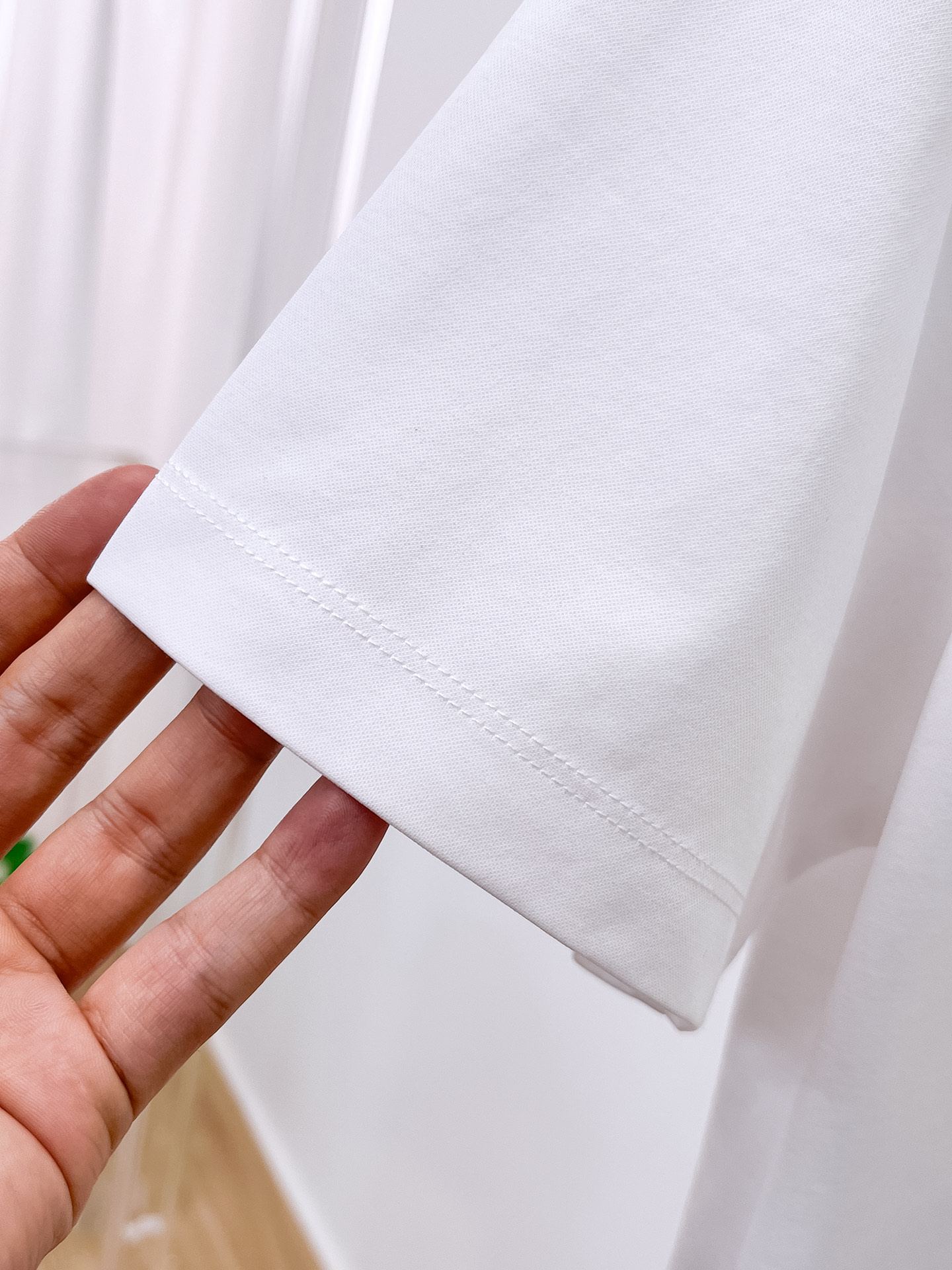  纪梵希 2025春夏新款首发专柜最新款圆领短袖 高端订制 设计前卫时尚！品牌logo重工艺设计 高端定