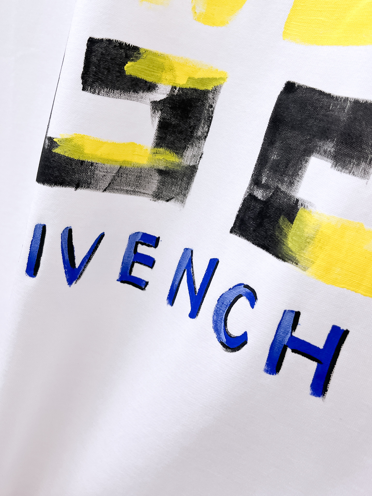  纪梵希 2025春夏新款首发专柜最新款圆领短袖 高端订制 设计前卫时尚！品牌logo重工艺设计 高端定