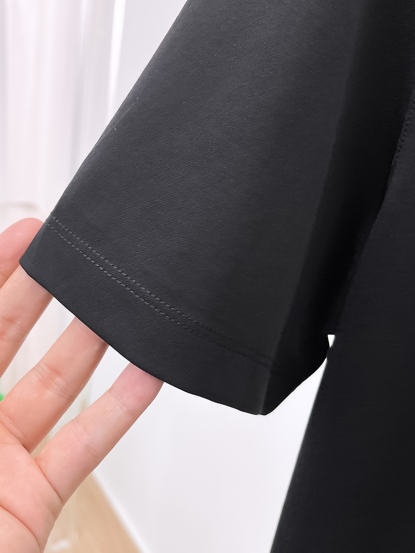  纪梵希 2025春夏新款首发专柜最新款圆领短袖 高端订制 设计前卫时尚！品牌logo重工艺设计 高端定