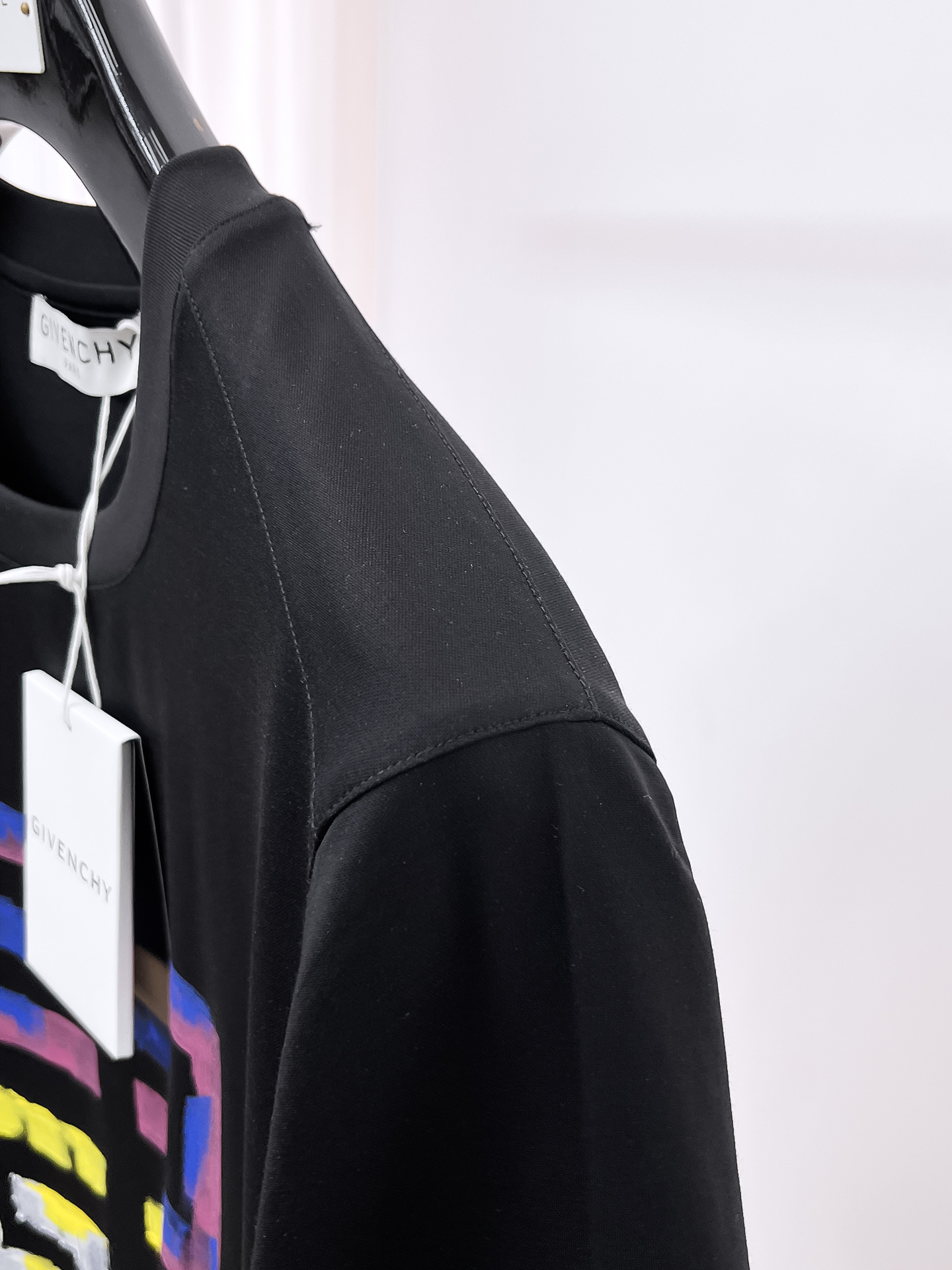  纪梵希 2025春夏新款首发专柜最新款圆领短袖 高端订制 设计前卫时尚！品牌logo重工艺设计 高端定