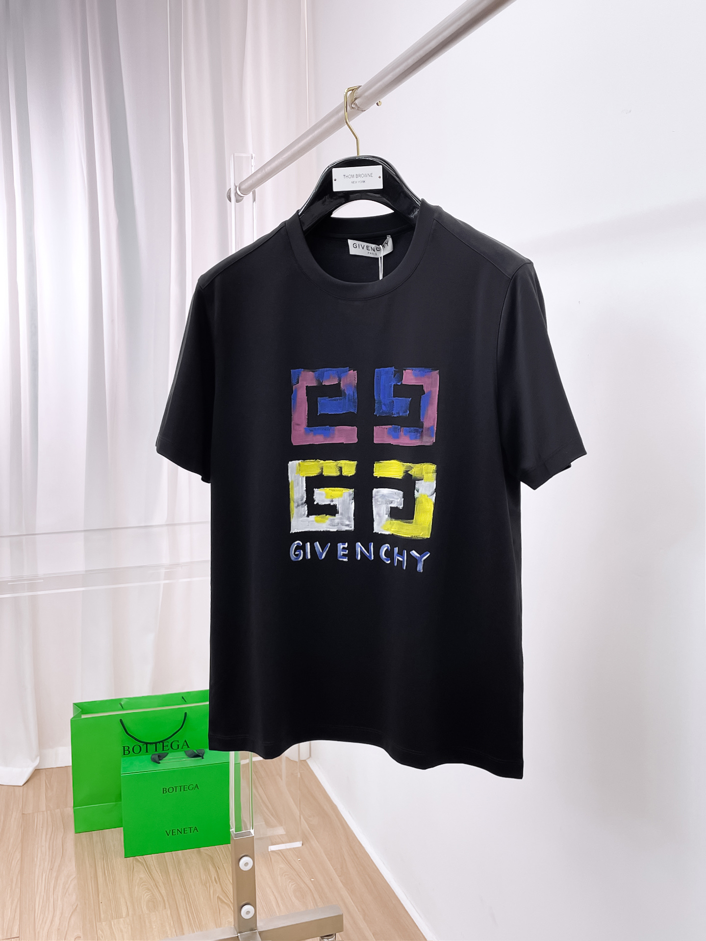  纪梵希 2025春夏新款首发专柜最新款圆领短袖 高端订制 设计前卫时尚！品牌logo重工艺设计 高端定