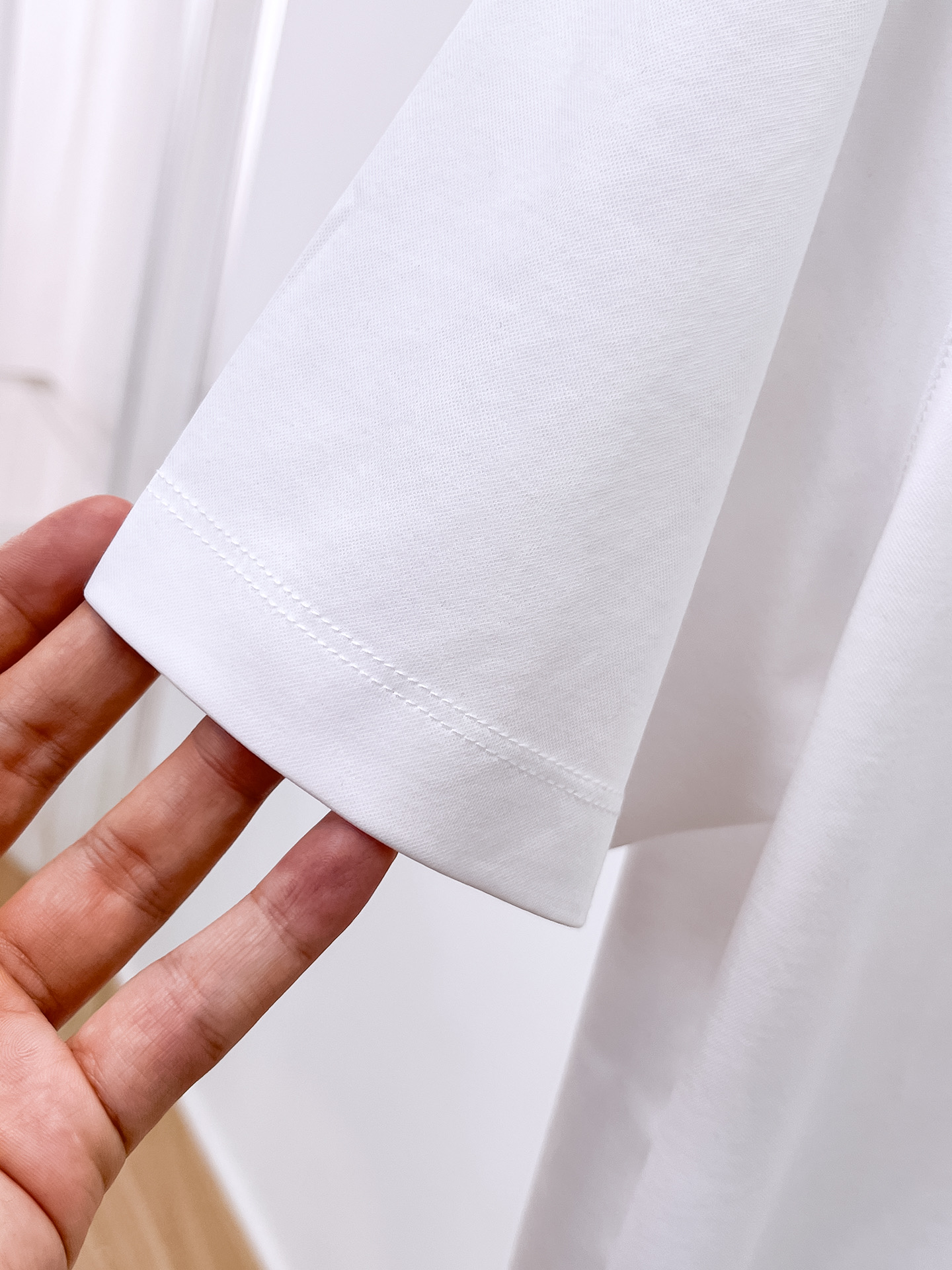  罗意威 2025春夏新款首发专柜最新款圆领短袖 高端订制 设计前卫时尚！品牌logo重工艺设计 高端定