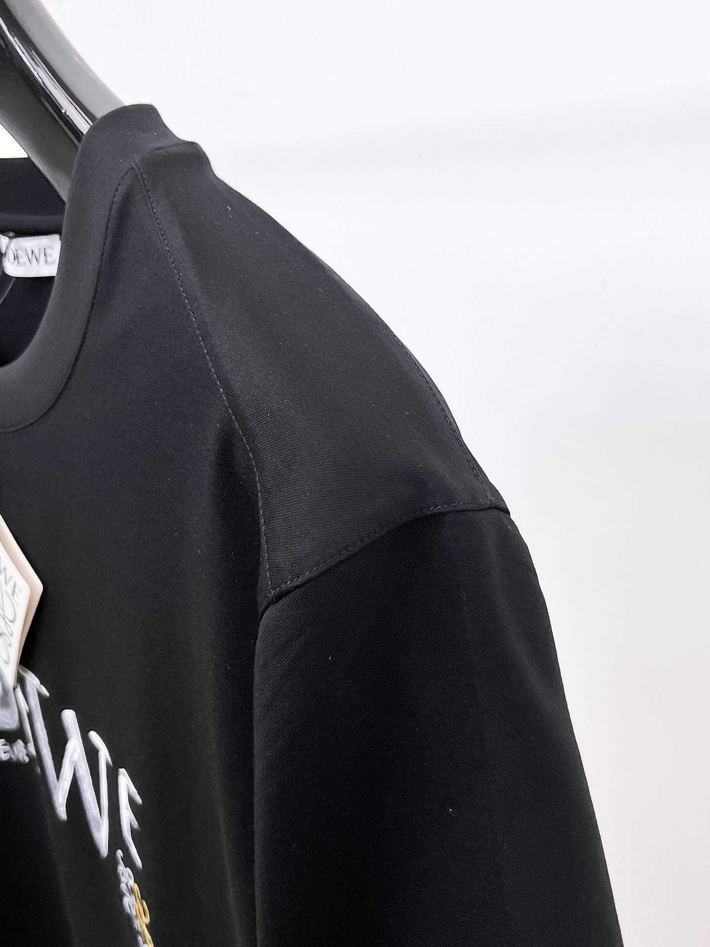  罗意威 2025春夏新款首发专柜最新款圆领短袖 高端订制 设计前卫时尚！品牌logo重工艺设计 高端定