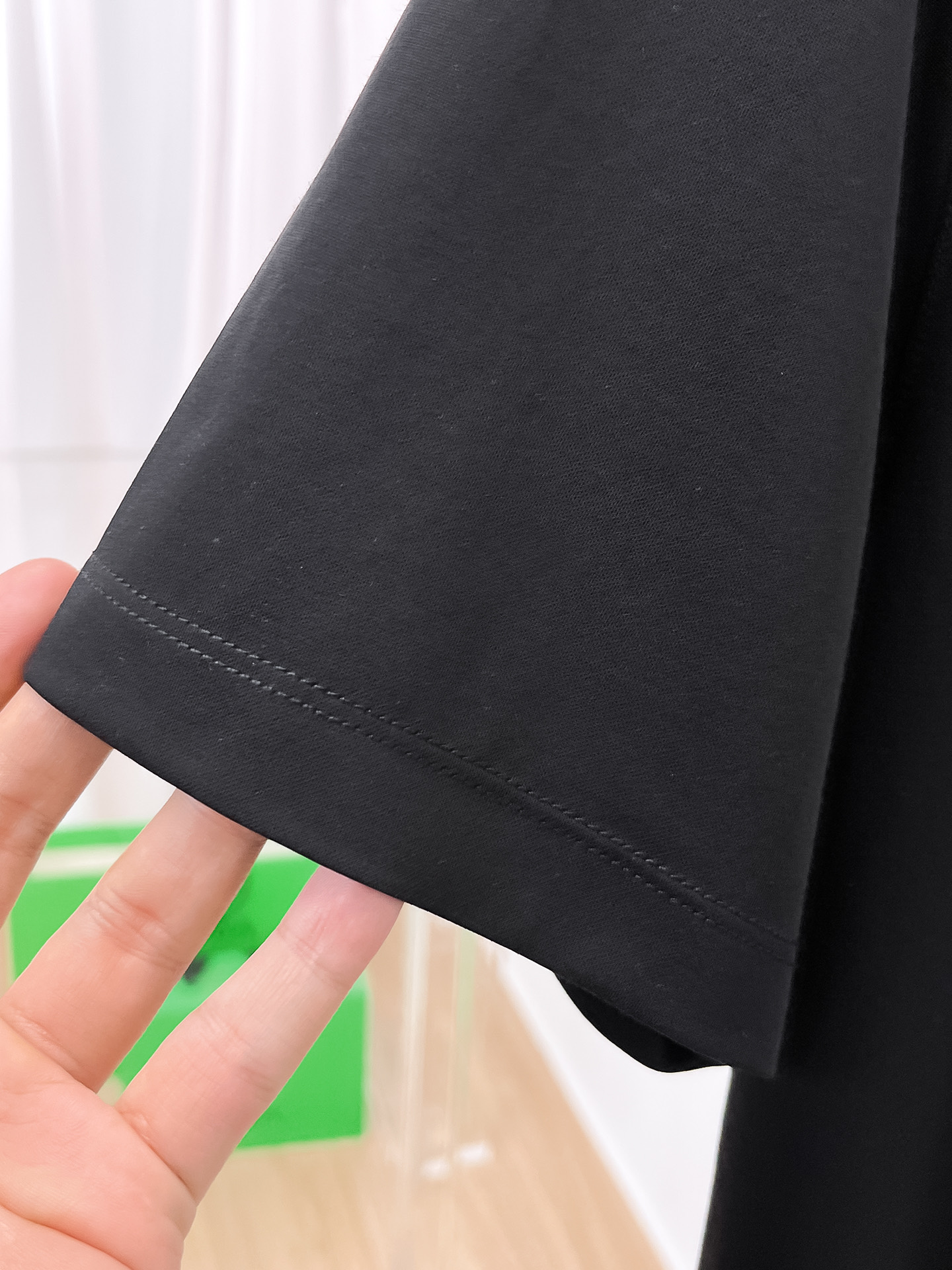  罗意威 2025春夏新款首发专柜最新款圆领短袖 高端订制 设计前卫时尚！品牌logo重工艺设计 高端定