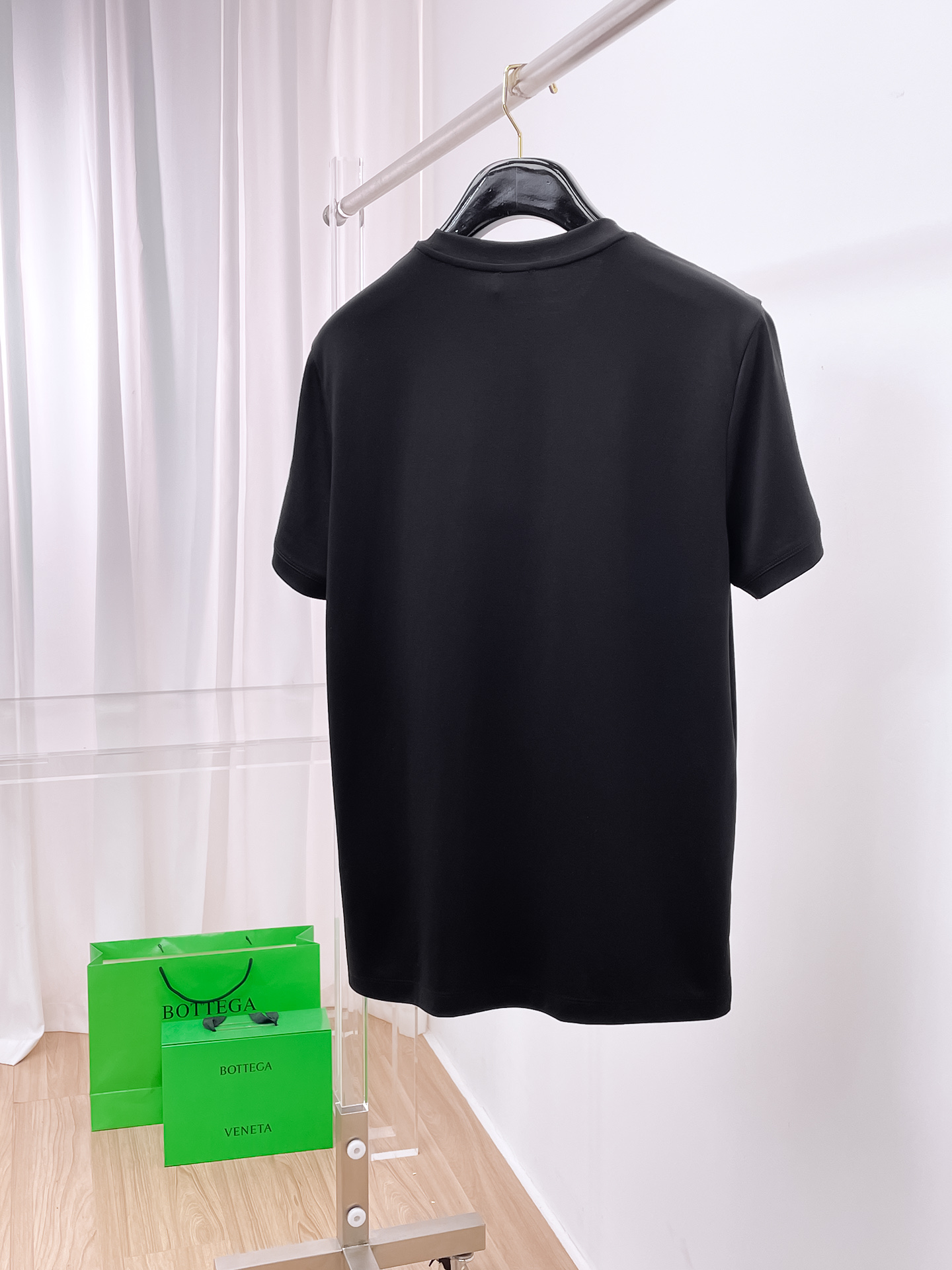  1v路易威登 2025春夏新款首发专柜最新款圆领短袖 高端订制 设计前卫时尚！品牌logo重工艺设计 