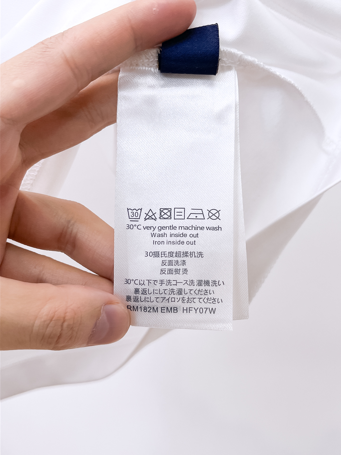  1v路易威登 2025春夏新款首发专柜最新款圆领短袖 高端订制 设计前卫时尚！品牌logo重工艺设计 