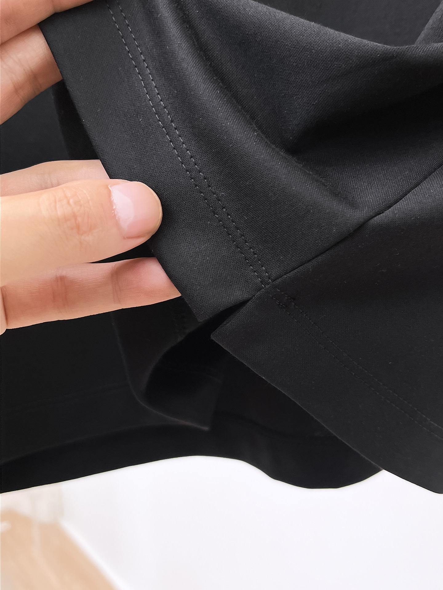  1v路易威登 2025春夏新款首发专柜最新款圆领短袖 高端订制 设计前卫时尚！品牌logo重工艺设计 