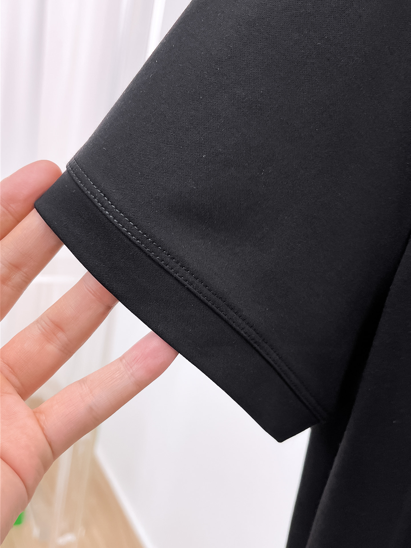  1v路易威登 2025春夏新款首发专柜最新款圆领短袖 高端订制 设计前卫时尚！品牌logo重工艺设计 