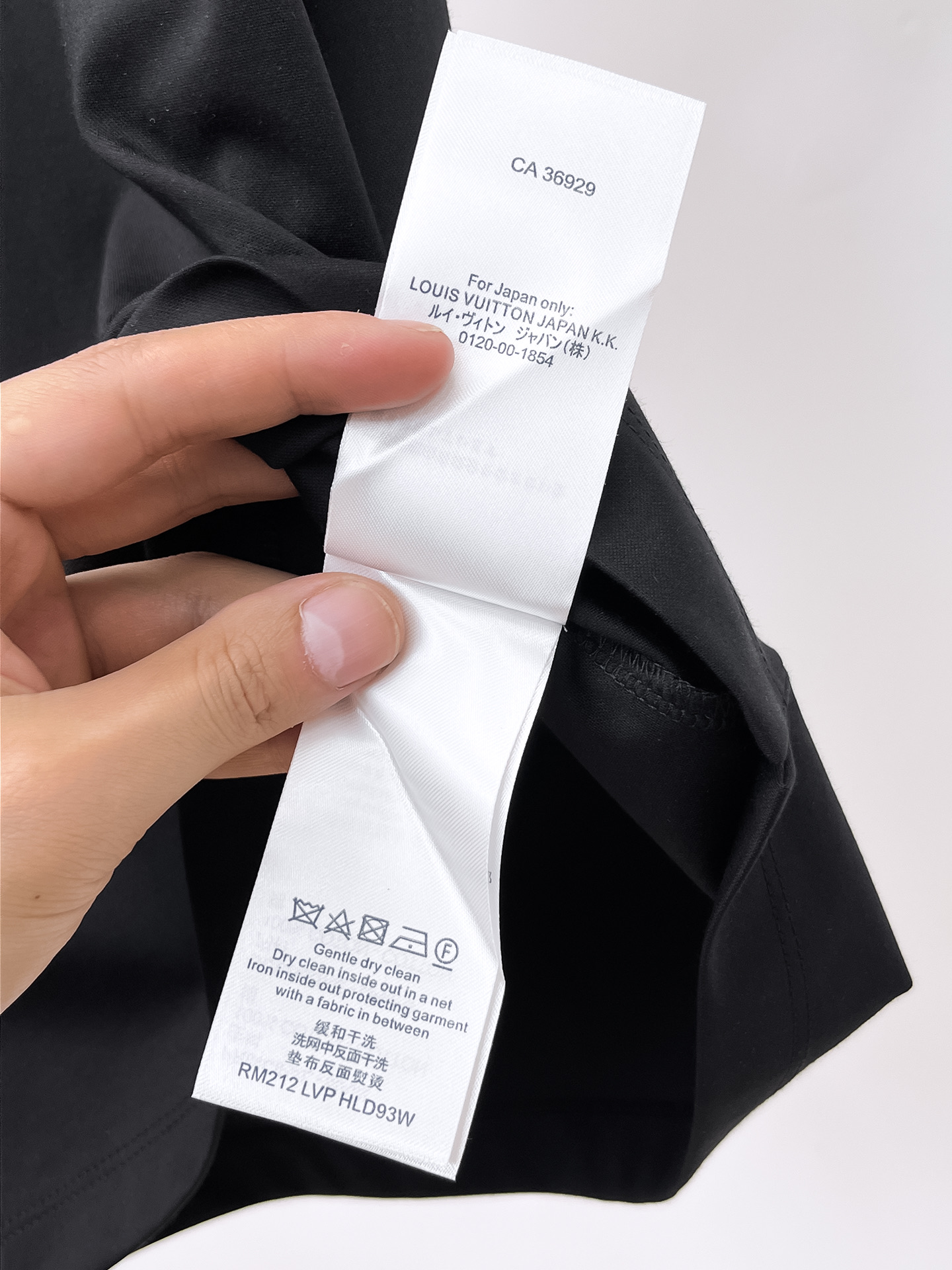  1v路易威登 2025春夏新款首发专柜最新款圆领短袖 高端订制 设计前卫时尚！品牌logo重工艺设计 